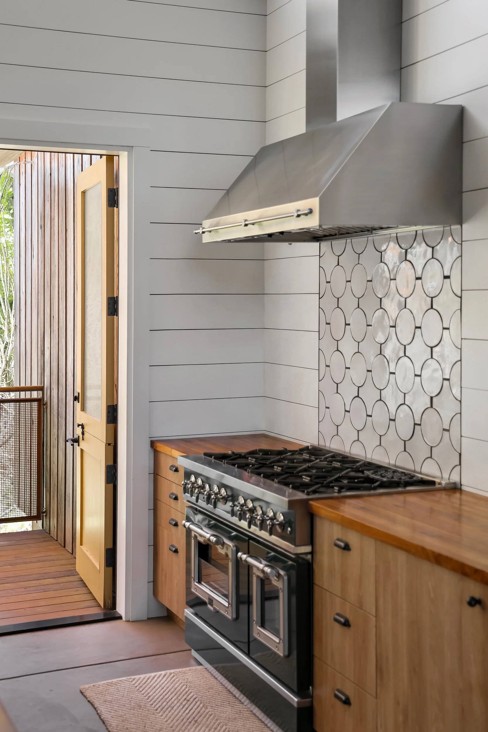 modern-farmhouse-kitchen-apple-farm-residence-72dpi.jpg