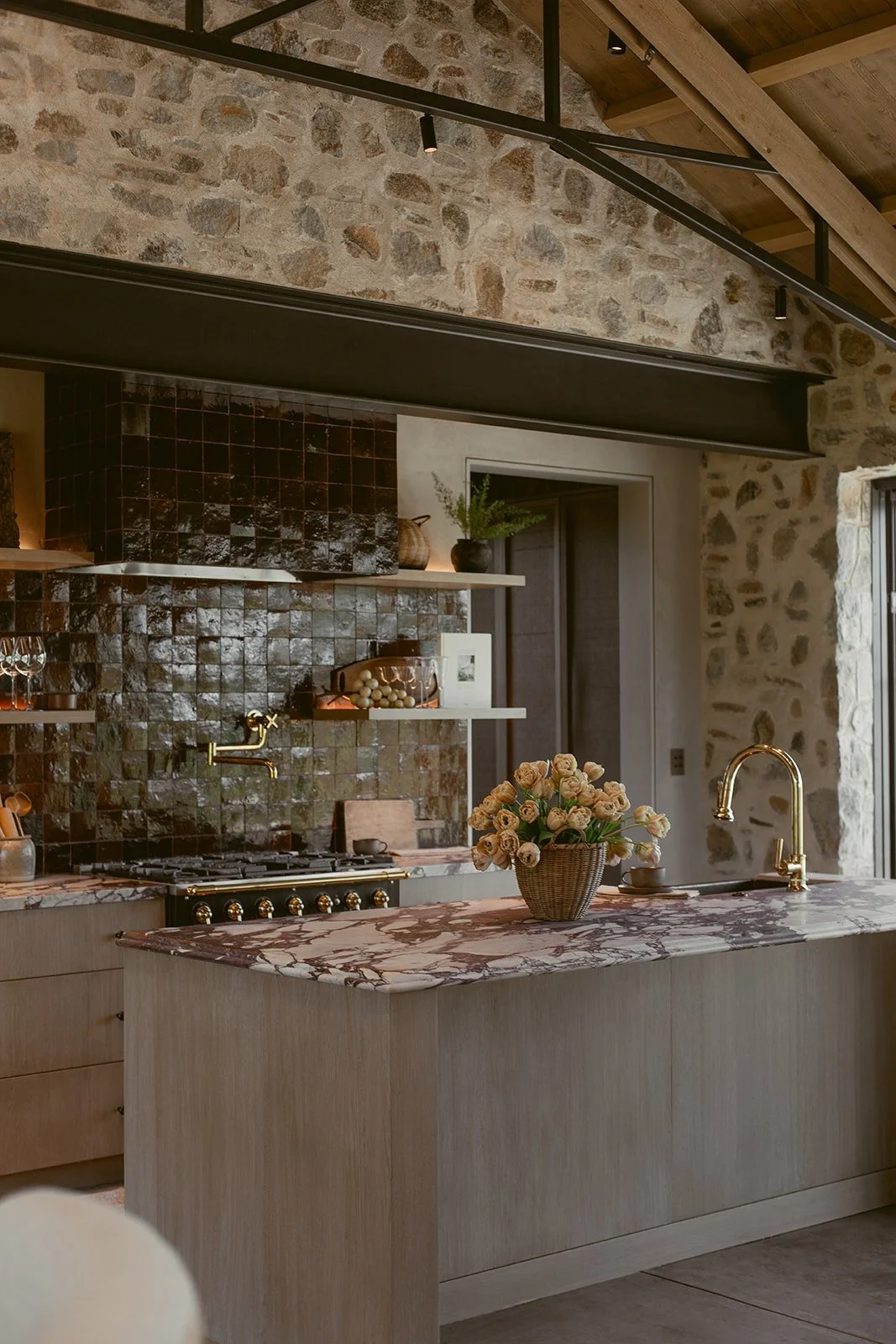 marble-island-kitchen-rutherford-villa-72dpi.jpg