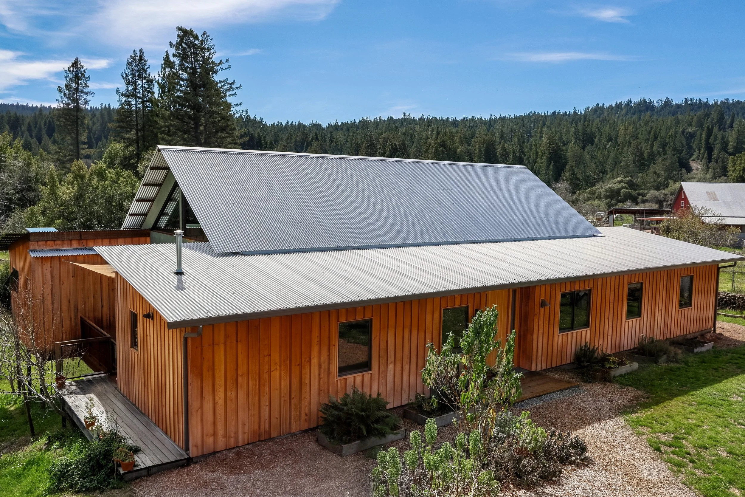 corrugated-metal-gable-roof-home-02-apple-farm-residence-72dpi.jpg