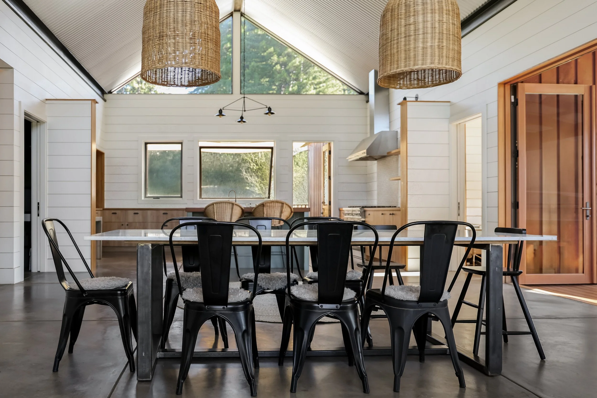 great-room-vaulted-ceiling-02-apple-farm-residence-72dpi.jpg