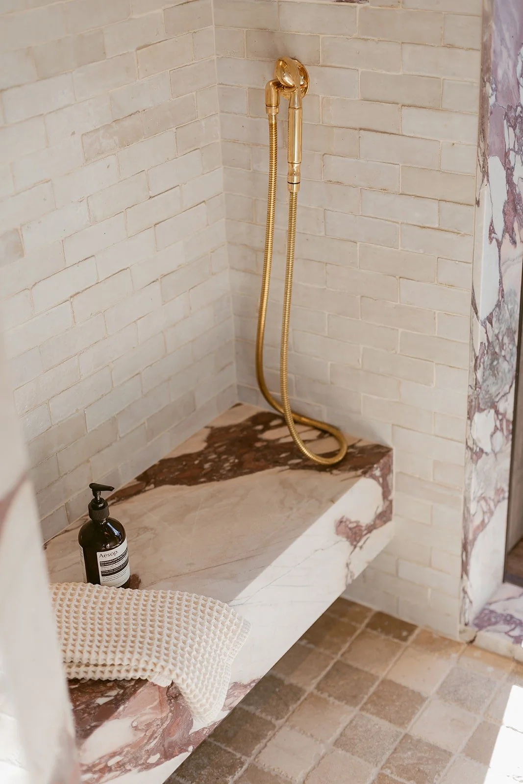 marble-shower-bench-detail-rutherford-villa-72dpi.jpg