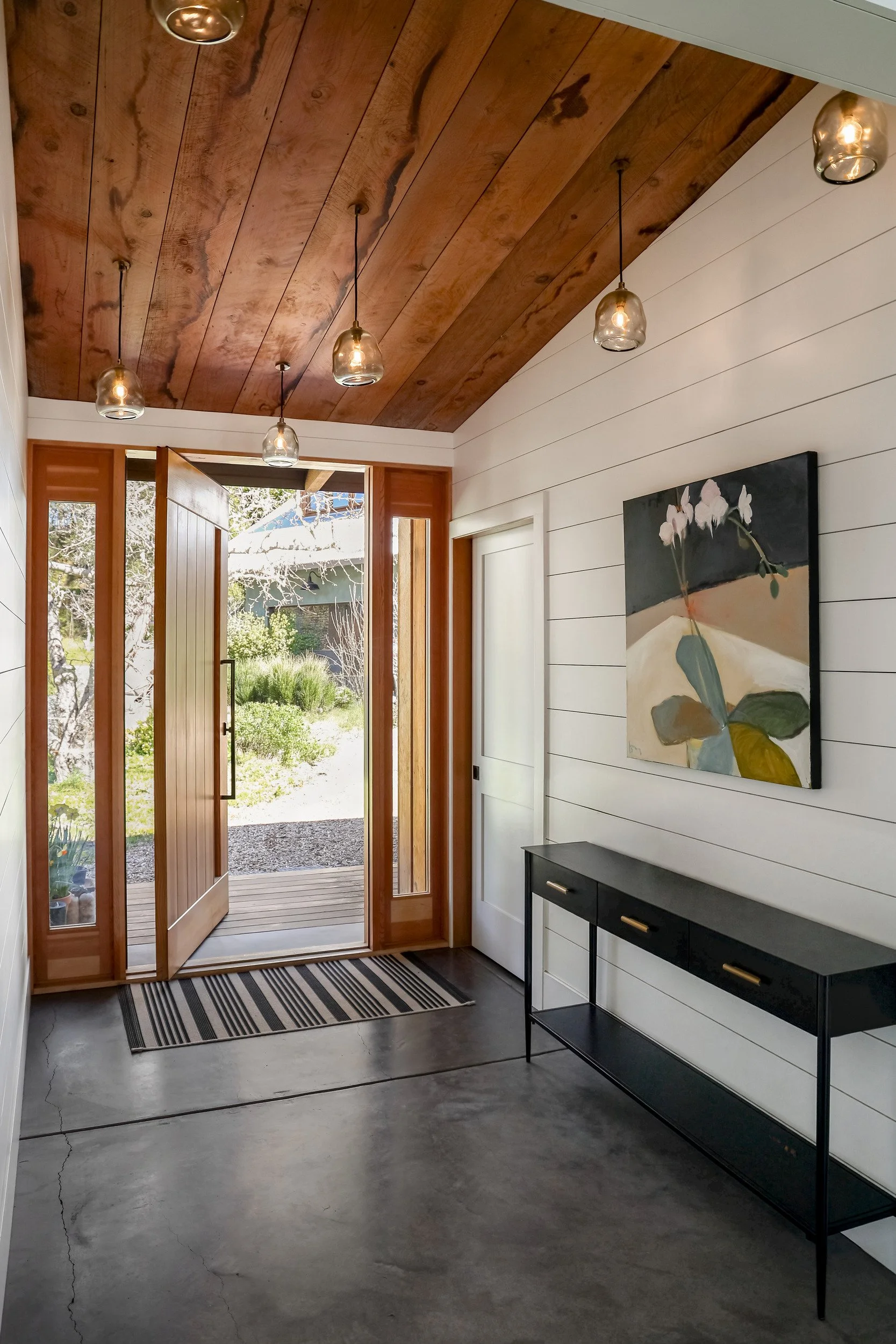 modern-farmhouse-entry-apple-farm-residence-72dpi.jpg