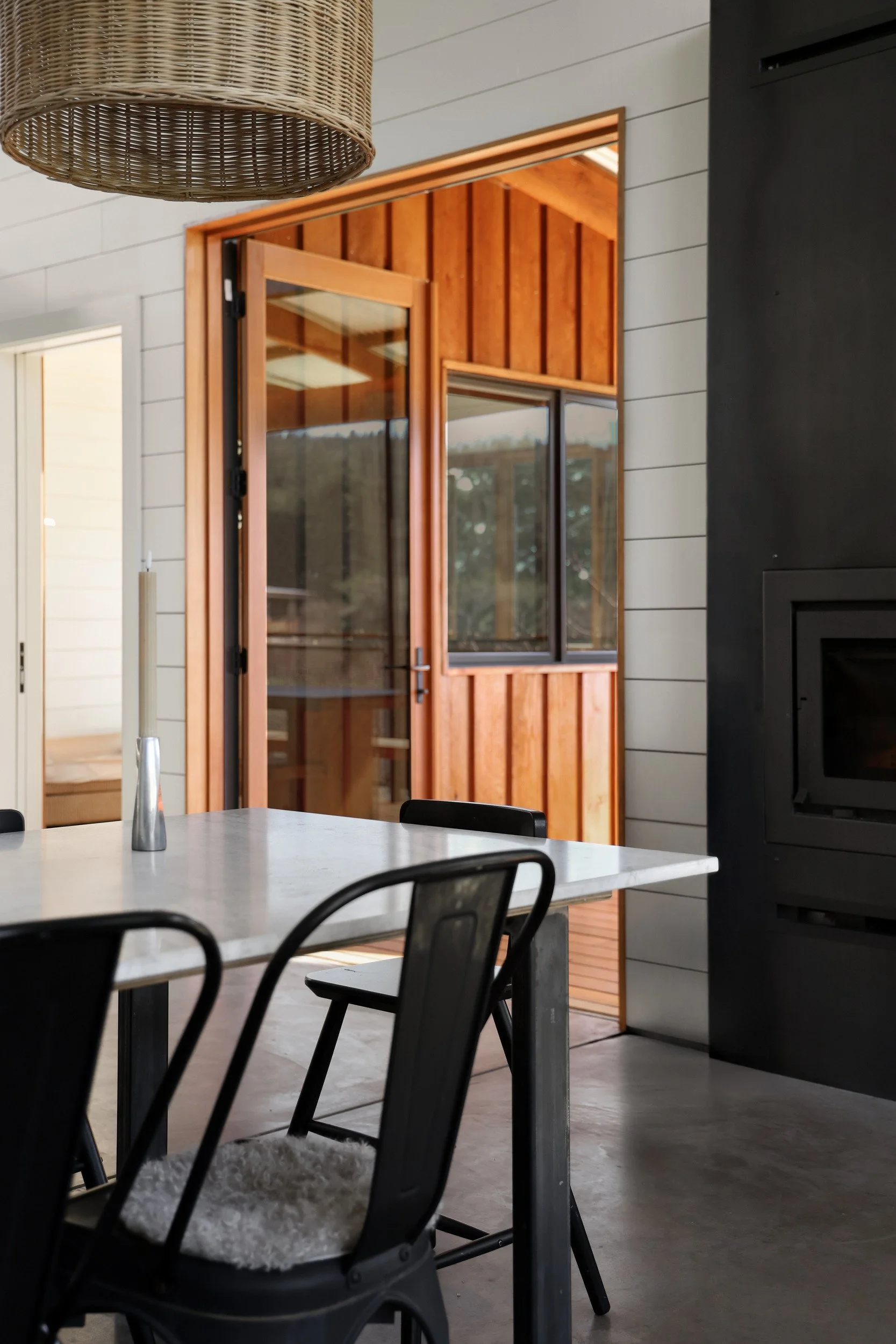 great-room-vaulted-ceiling-03-apple-farm-residence-72dpi.jpg