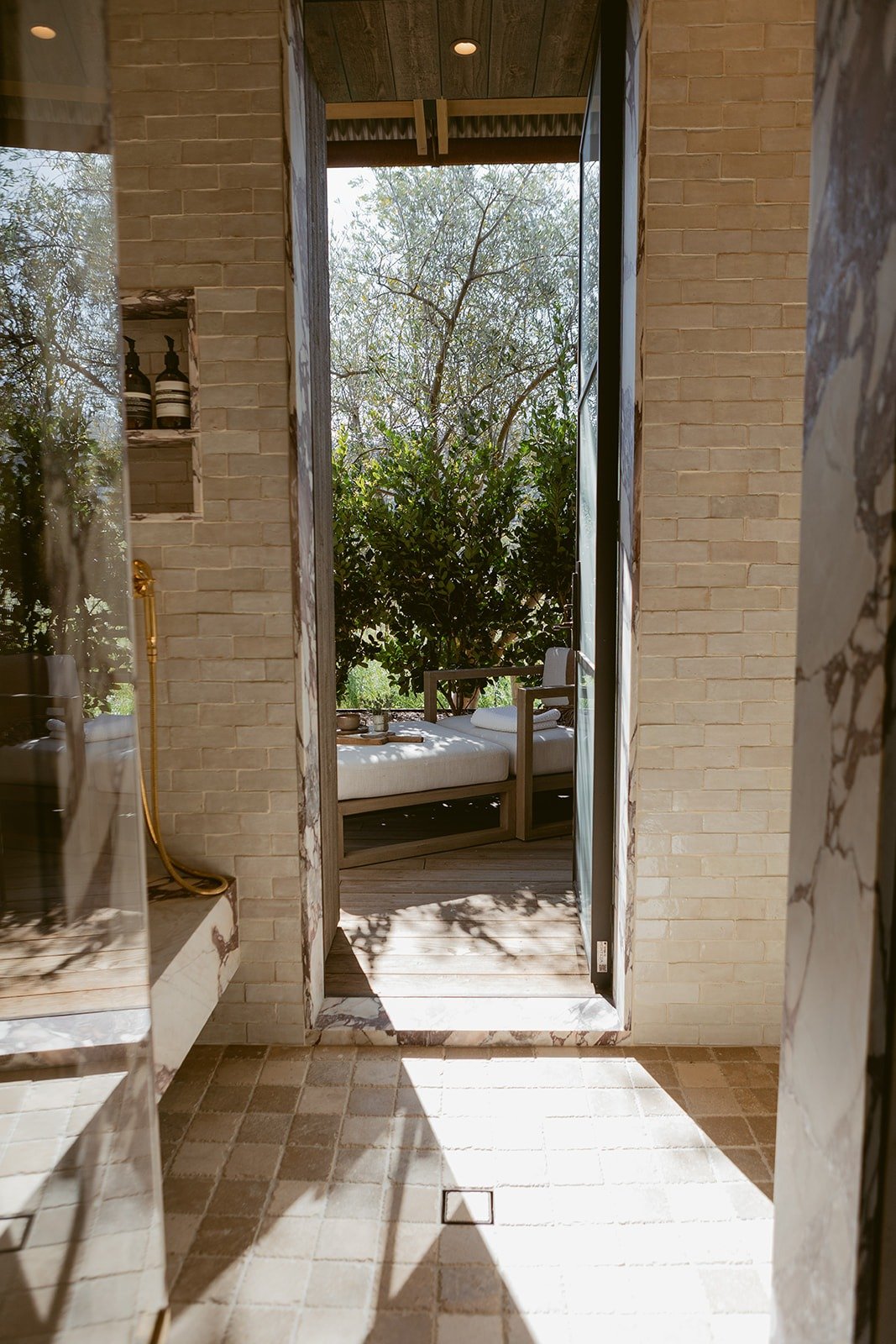 outdoor-shower-spa-design-rutherford-villa-72dpi.jpg