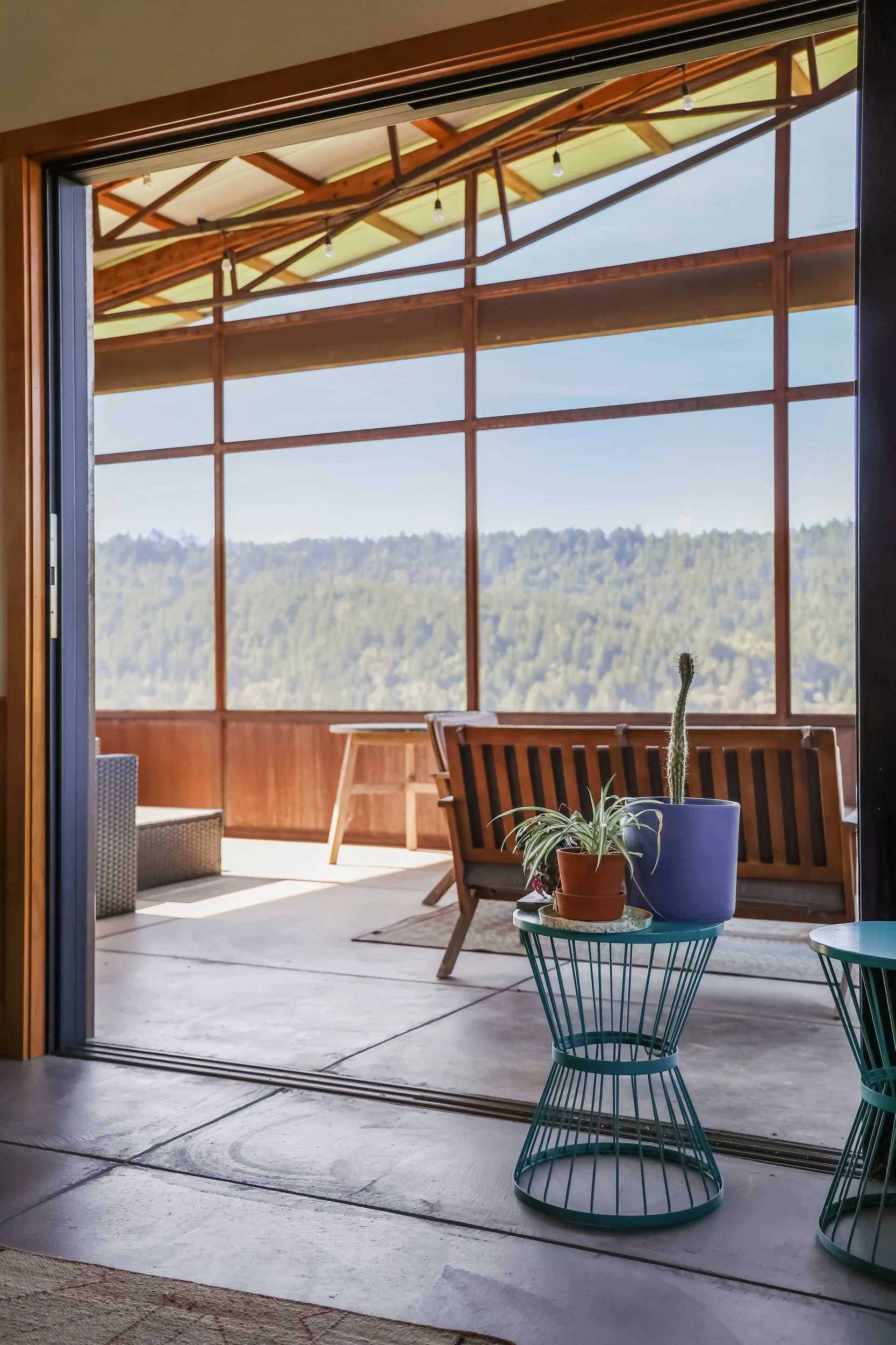 living-room-sliding-door-screened-porch-valley-view-anderson-valley-boonville-residence-72dpi.jpg