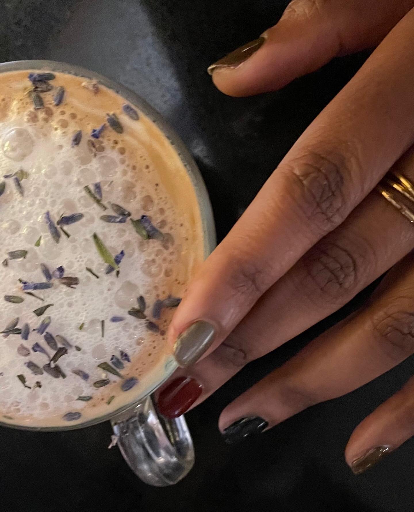 *contains a PR polish

Not much to say here, just a collection of little things that brought joy: matchy-matchy shirt skittles, soy lattes with lavender and good friends, and sweet, tender baby cats.

Painted on: 

natural nails

Polishes (lacquer) u