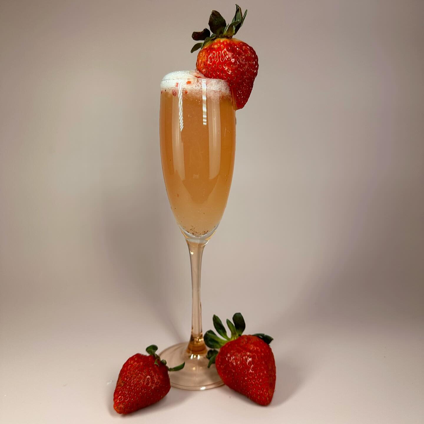Mondays is spelt with mimosas, isn&rsquo;t it?

Check out our reel for the recipe!

#valentines #valentinesday #valentinescocktail #cocktails #red #love #romance #aesthetic #cocktailnight