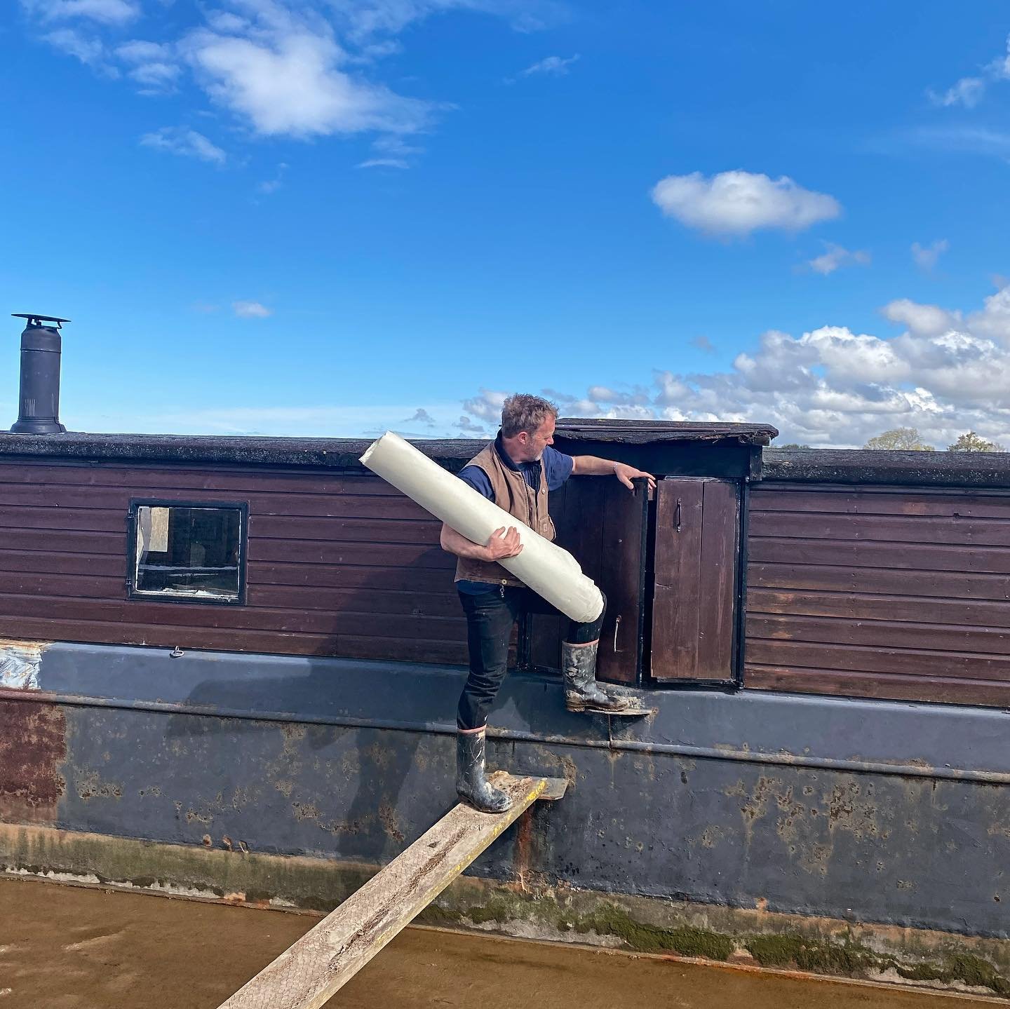 Don&rsquo;t drop the paintings!! I (calmly) shouted @harrycorywright 
As I&rsquo;ve frequently documented there&rsquo;s no greater privilege than being let in to an artist&rsquo;s studio. Here is Harry&rsquo;s most private floating studio, where he d