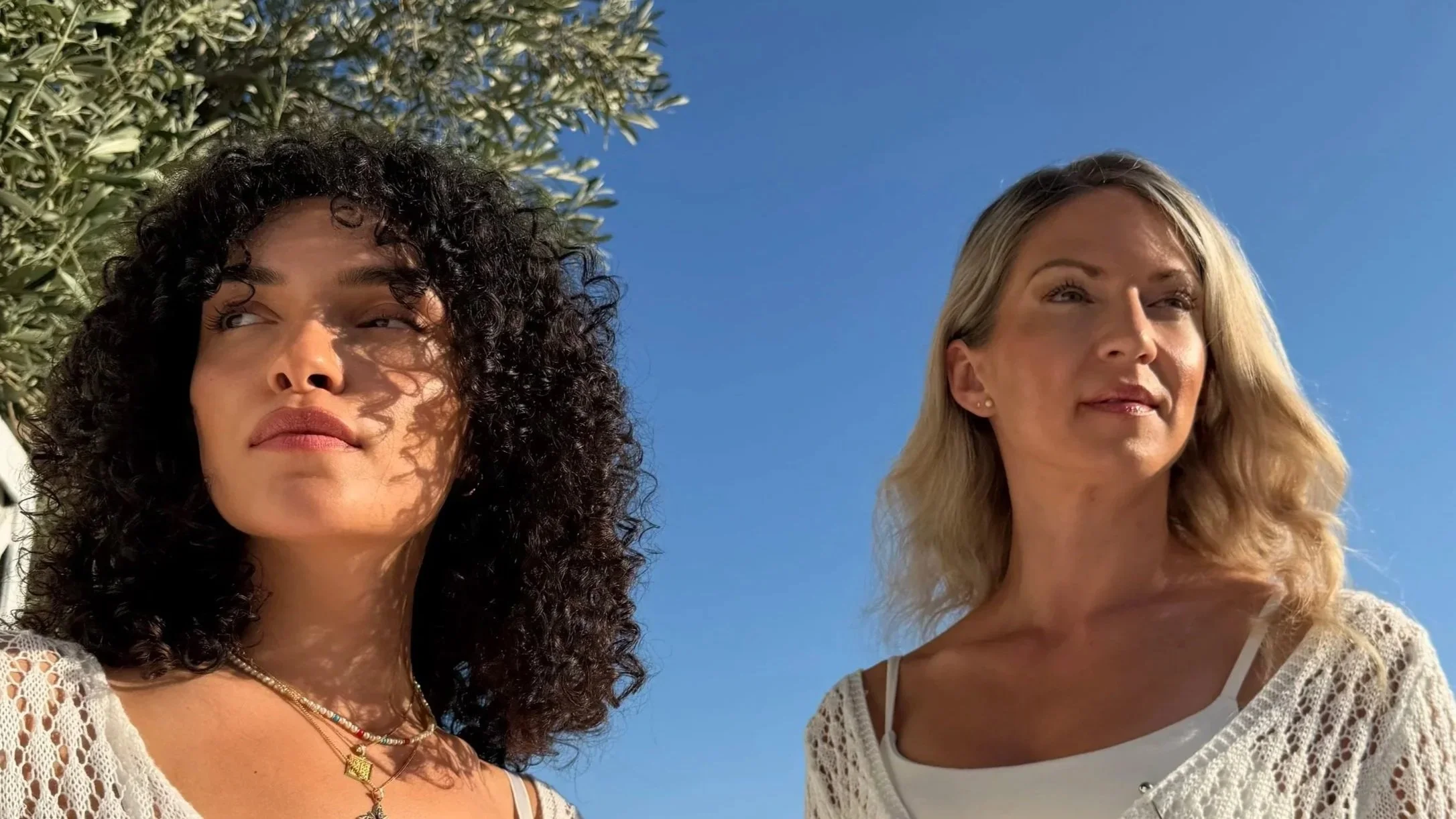 Makeup artist Mykonos villa natural look — femme by sēnsei