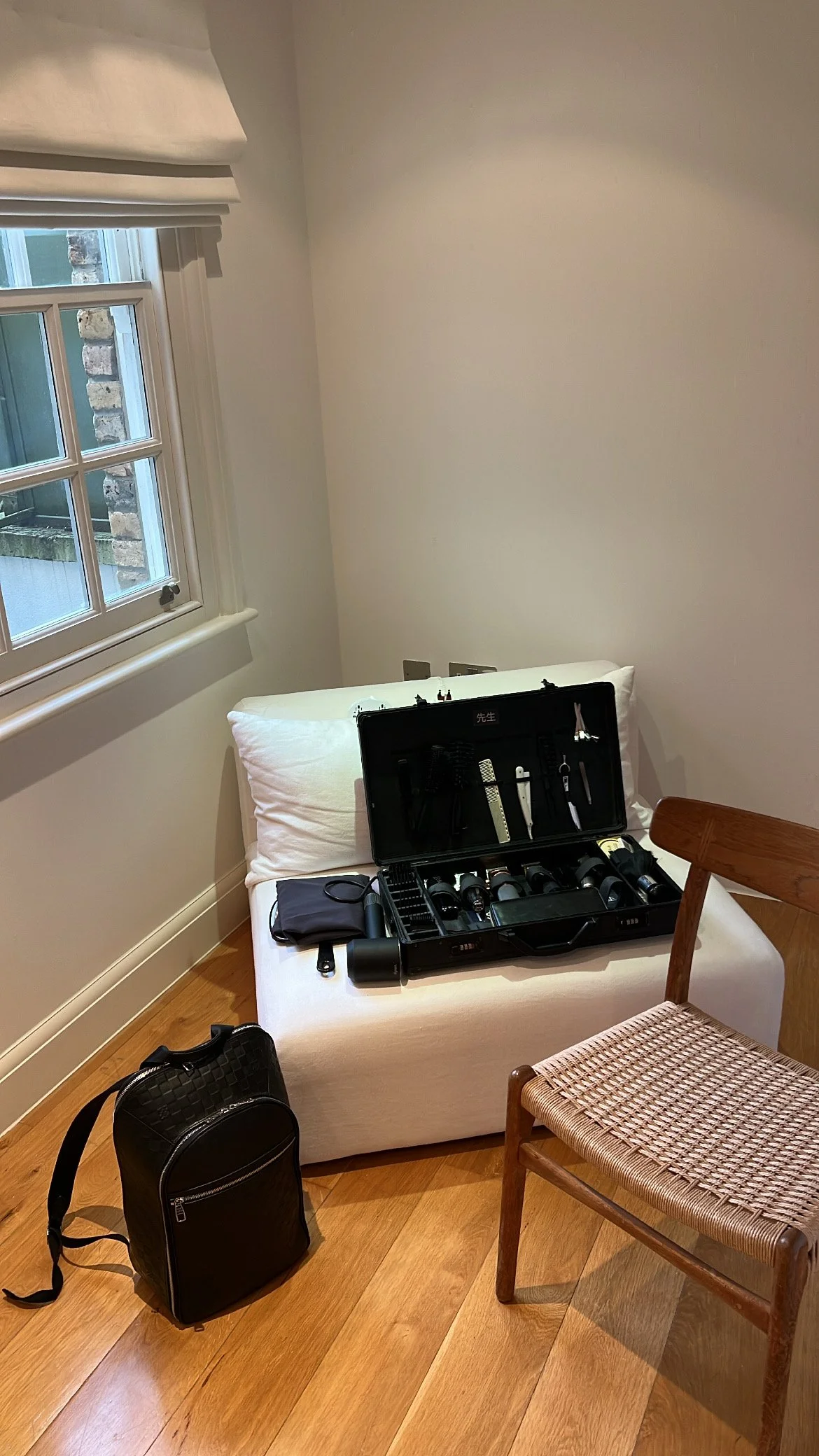 barber setup in hotel Dubai - [sēnsei[