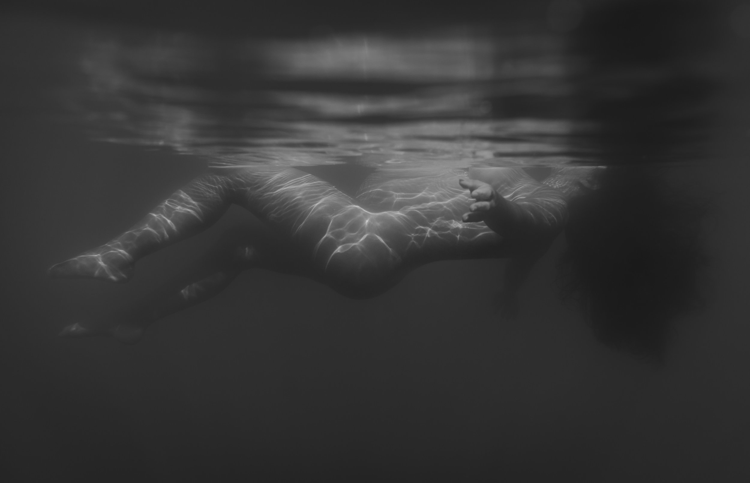 gold-coast-underwater-maternity-photographer-roshini-m-photography_8.jpg