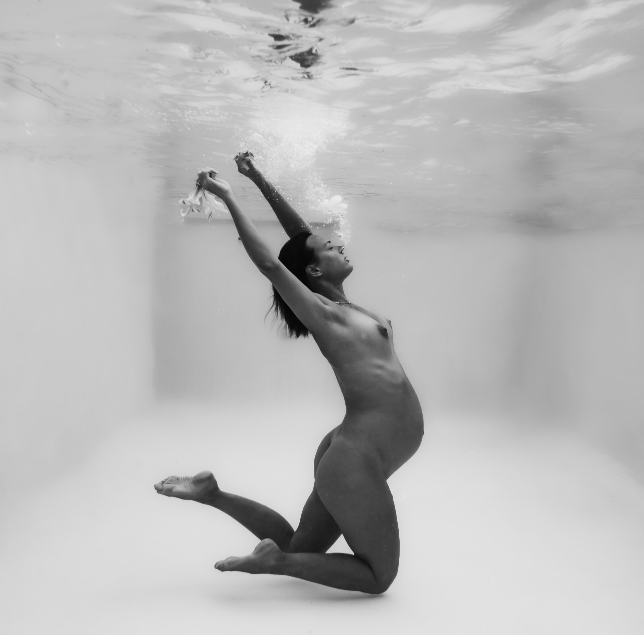 byronbay-maternity-underwater-photographer-roshini-m-phototography--47.jpg