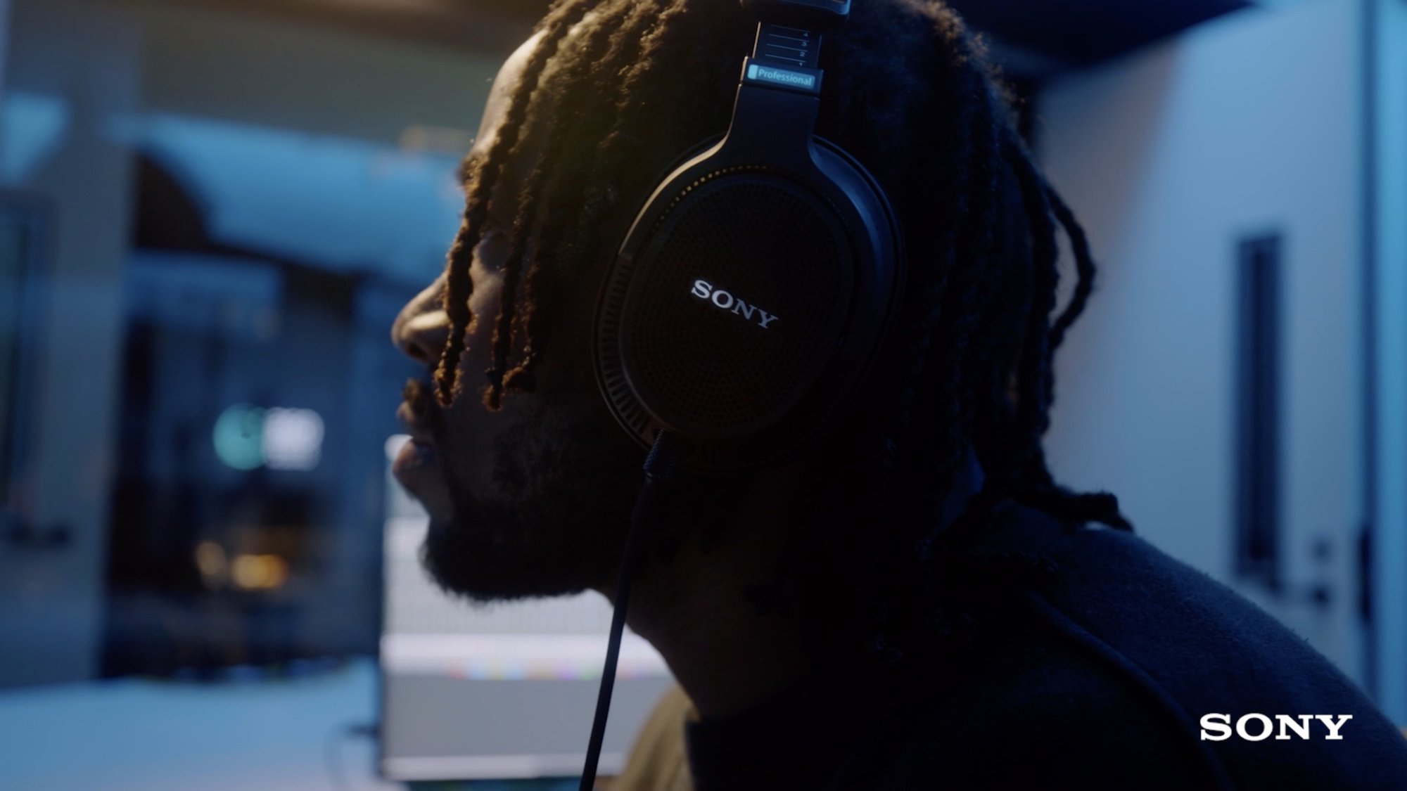 Sony headphones still 02.jpg