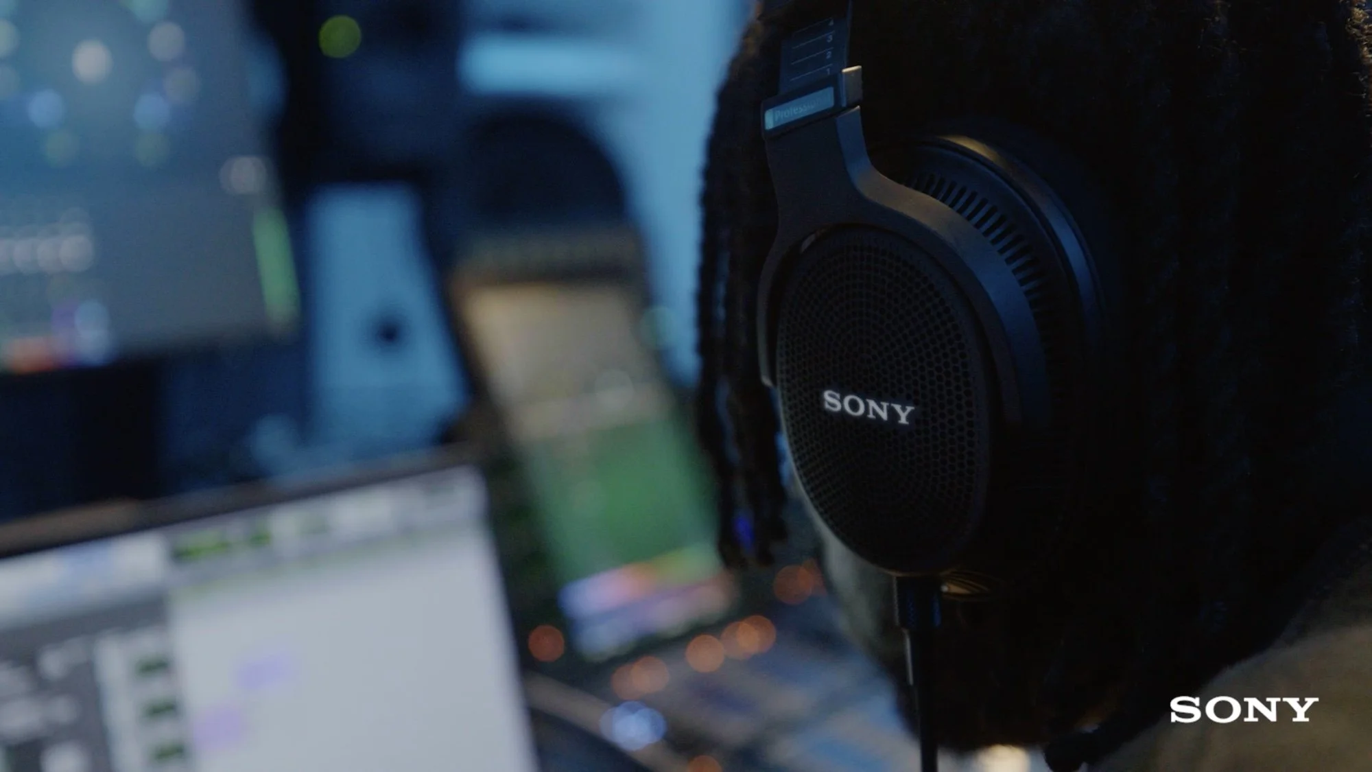 Sony headphones still 03.jpg