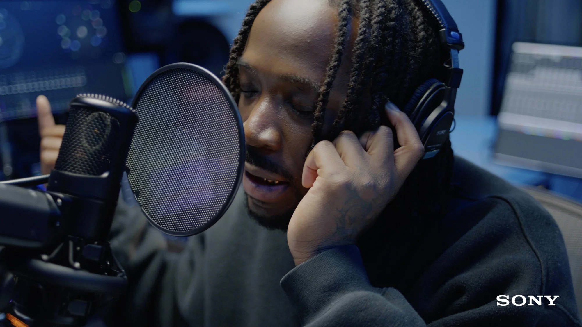 Sony headphones still 06.jpg