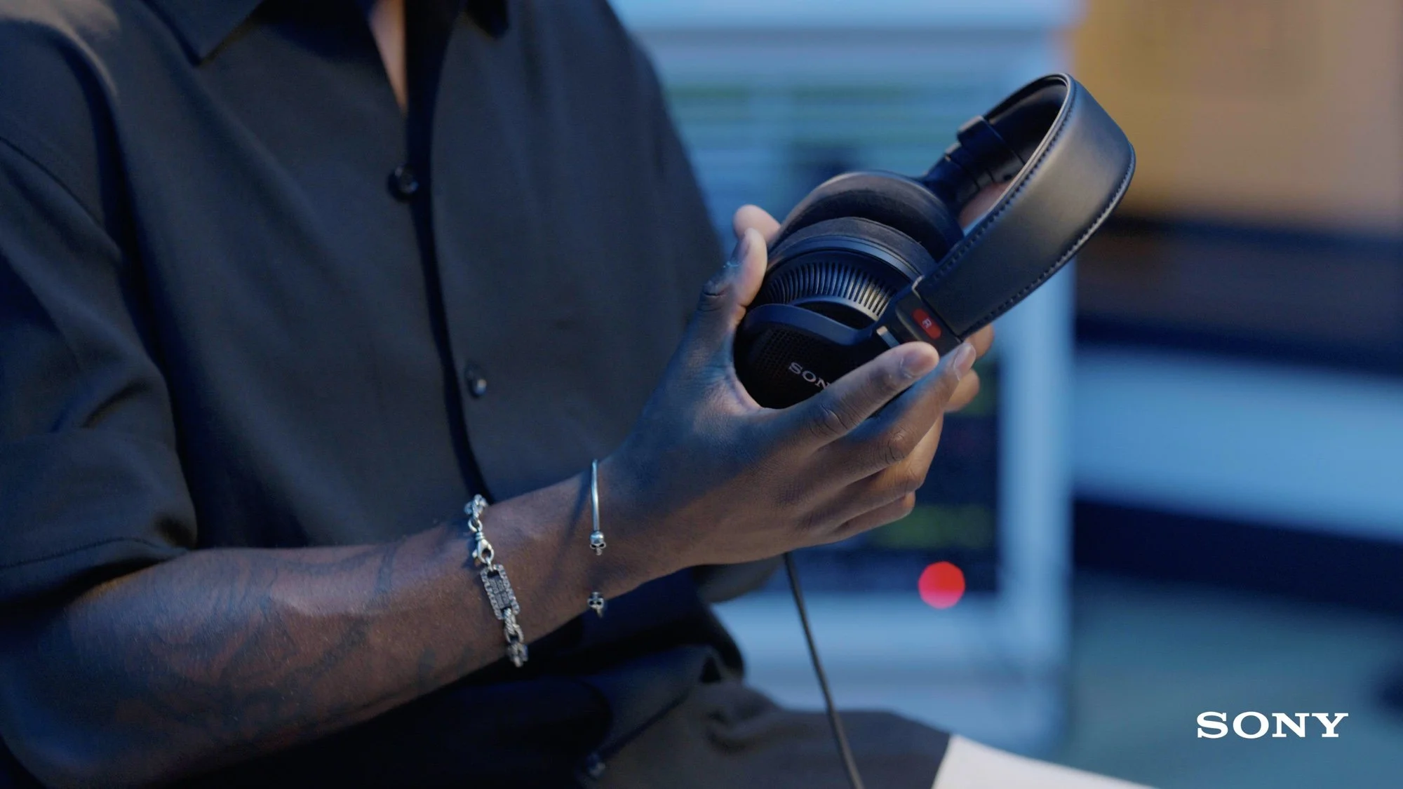 Sony headphones still 13.jpg