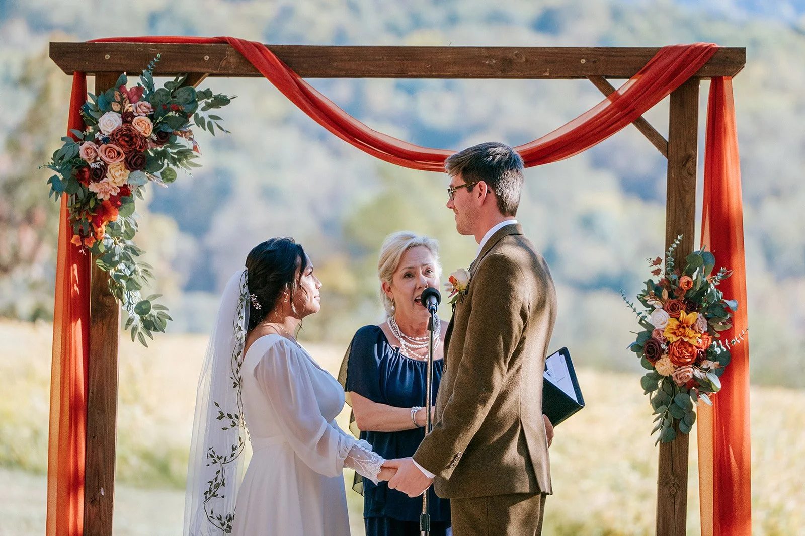 Outdoor wedding ceremony at Shenandoah Woods in Northern Virginia. 