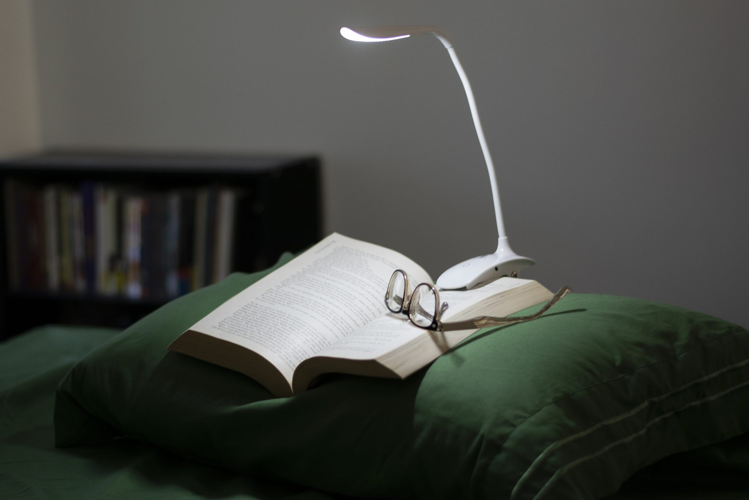 Smart-Clip-On-Lamp-Reading-scaled.jpg