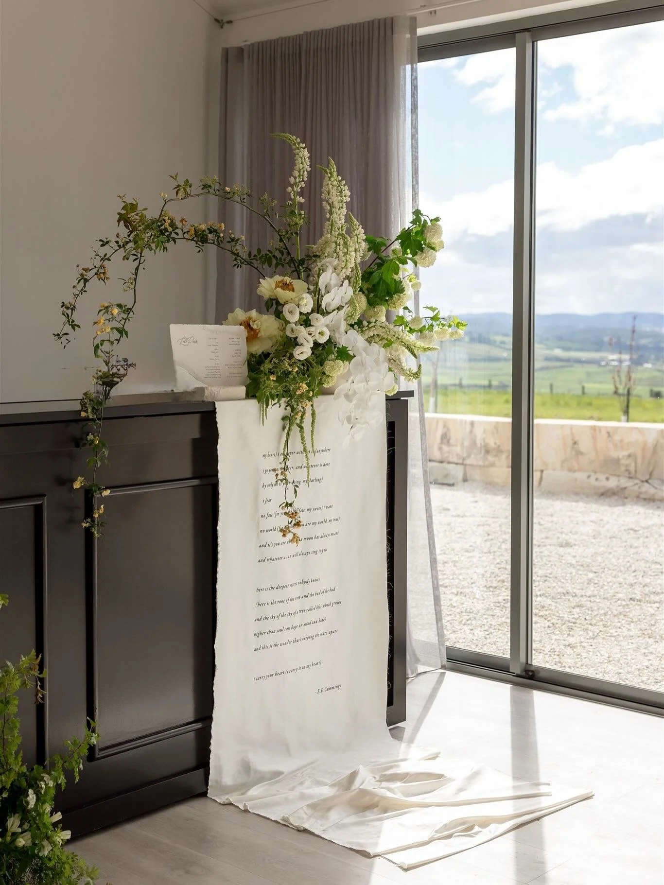Introducing The Meldrums.

A special day celebrating Mikaela &amp; Chris&rsquo; beautiful love story at the picturesque @senvineyard in White Hills, Tasmania. 

A modern, textural design brief featuring silk, stone, linen &amp; overflowing blooms. Ev
