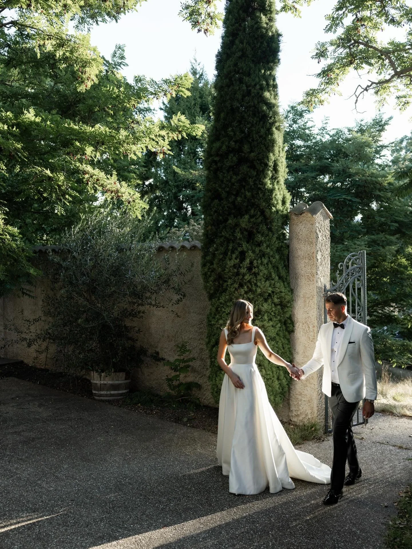 One of our favourite days of the season.

Photography @davidmuirphoto 
Venue @villa_howden 
Hair @brookelle.hair 
Celebrant @islandcelebrant 
Flowers @curatebotanica 
Jewellery @francescabridal 
MUA @jacquibradfieldmakeup 
Catering @seasonandfire 
Co