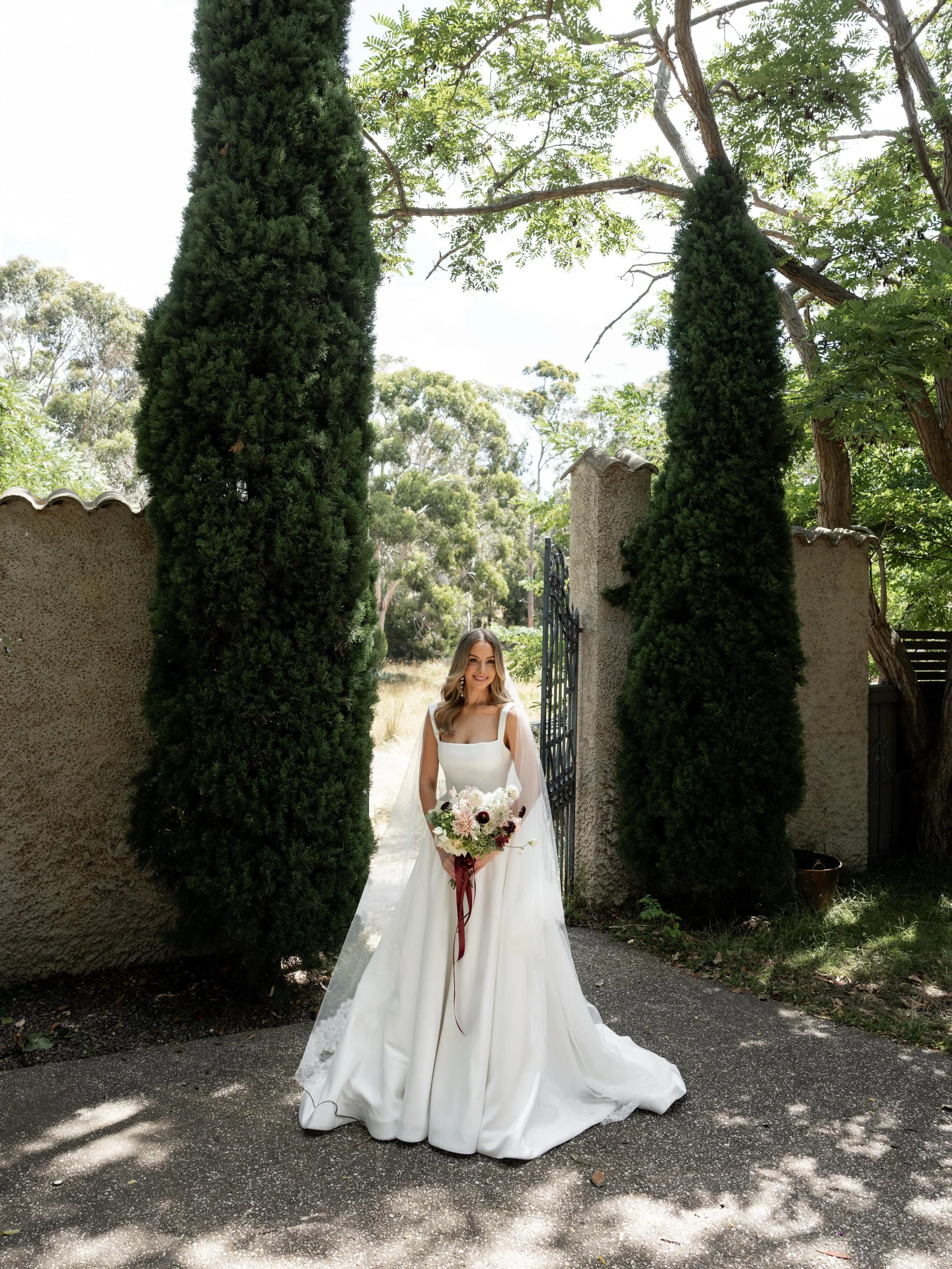 Victoria &amp; Dylan x 

Photography @davidmuirphoto 
Venue @villa_howden 
Hair @brookelle.hair 
Celebrant @islandcelebrant 
Flowers @curatebotanica 
Jewellery @francescabridal 
MUA @jacquibradfieldmakeup 
Catering @seasonandfire 
Content @heartandso