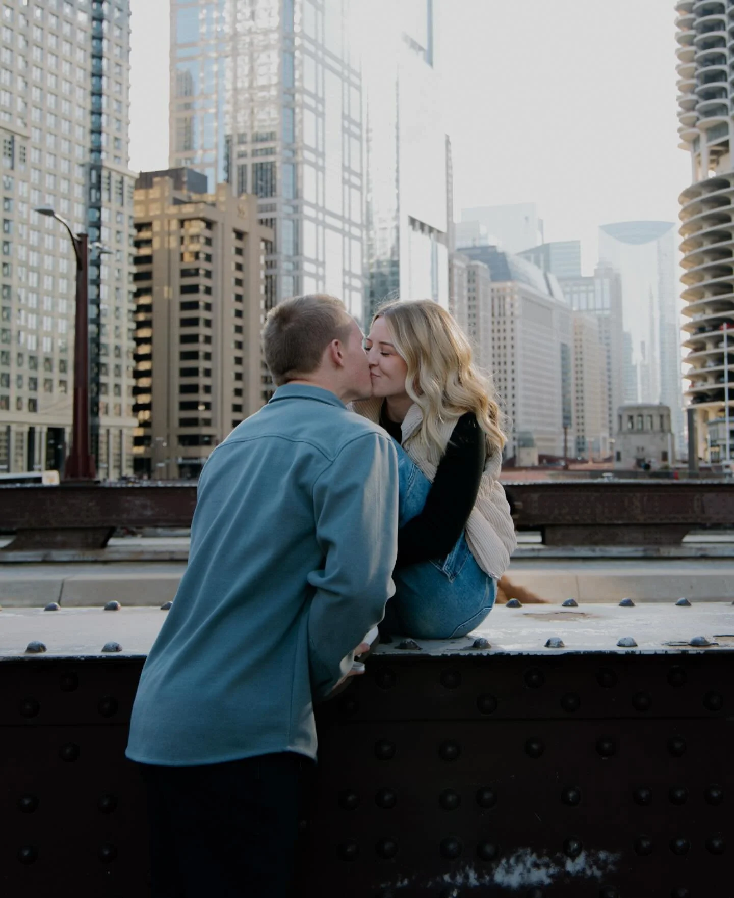 sweet evenings on the river #cbcz 

&bull;
&bull;
#engagement&nbsp;#engagementphotos&nbsp;#photographer&nbsp;#houstonphotographer&nbsp;#chicagophotography&nbsp;#portraitphotography&nbsp;#coupleshoot&nbsp;#couplephotoshoot&nbsp;#shesaidyes&nbsp;#chica