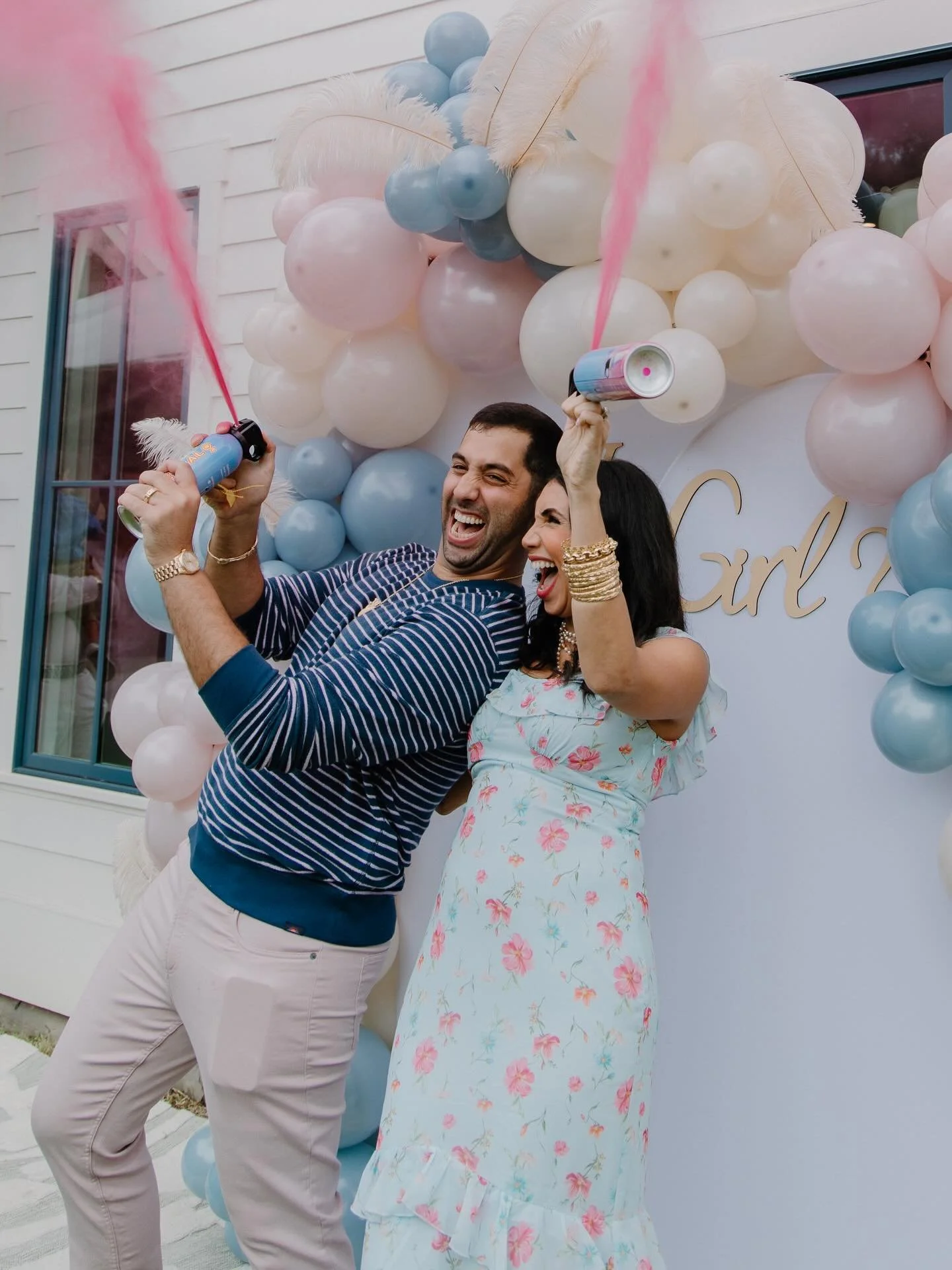 the sweetest girl parents to-be !!!!! 🩷🎀✨🌷🩰 can't wait to meet baby juliana so soon 

&bull;
&bull;
#photographer #couplesphotographer #couplephotography #portraitphotography #genderreveal