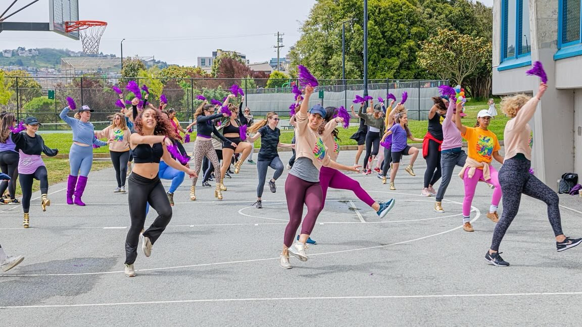 Throw back to CarnavalSF 2023 rehearsals! 
.
Time flies! We can&rsquo;t believe we are less than a month away from CarnavalSF 2024!! 
.
Choreography cramming is in full effect! We can&rsquo;t wait to see all your beautiful faces on the streets of La 