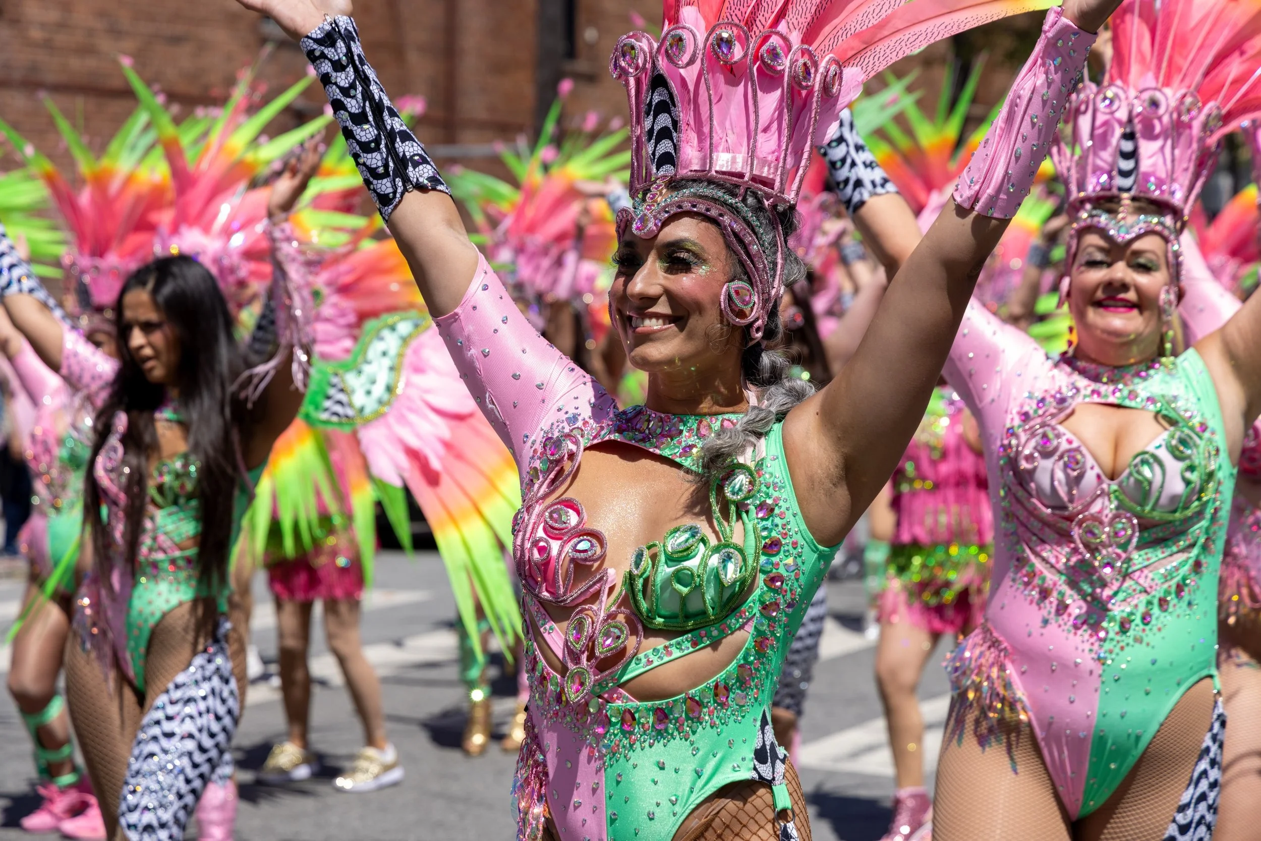 Not even a week later and we&rsquo;re still feeling the magic of Carnaval🩷💚
Photo Credit: @lisavleachphoto 
Costumes: @brazilcarnivalshop 

Lisa&rsquo;s exhibit of her past photos of Sambax&eacute; in SF Carnaval is open now at in the YouthArtExcha