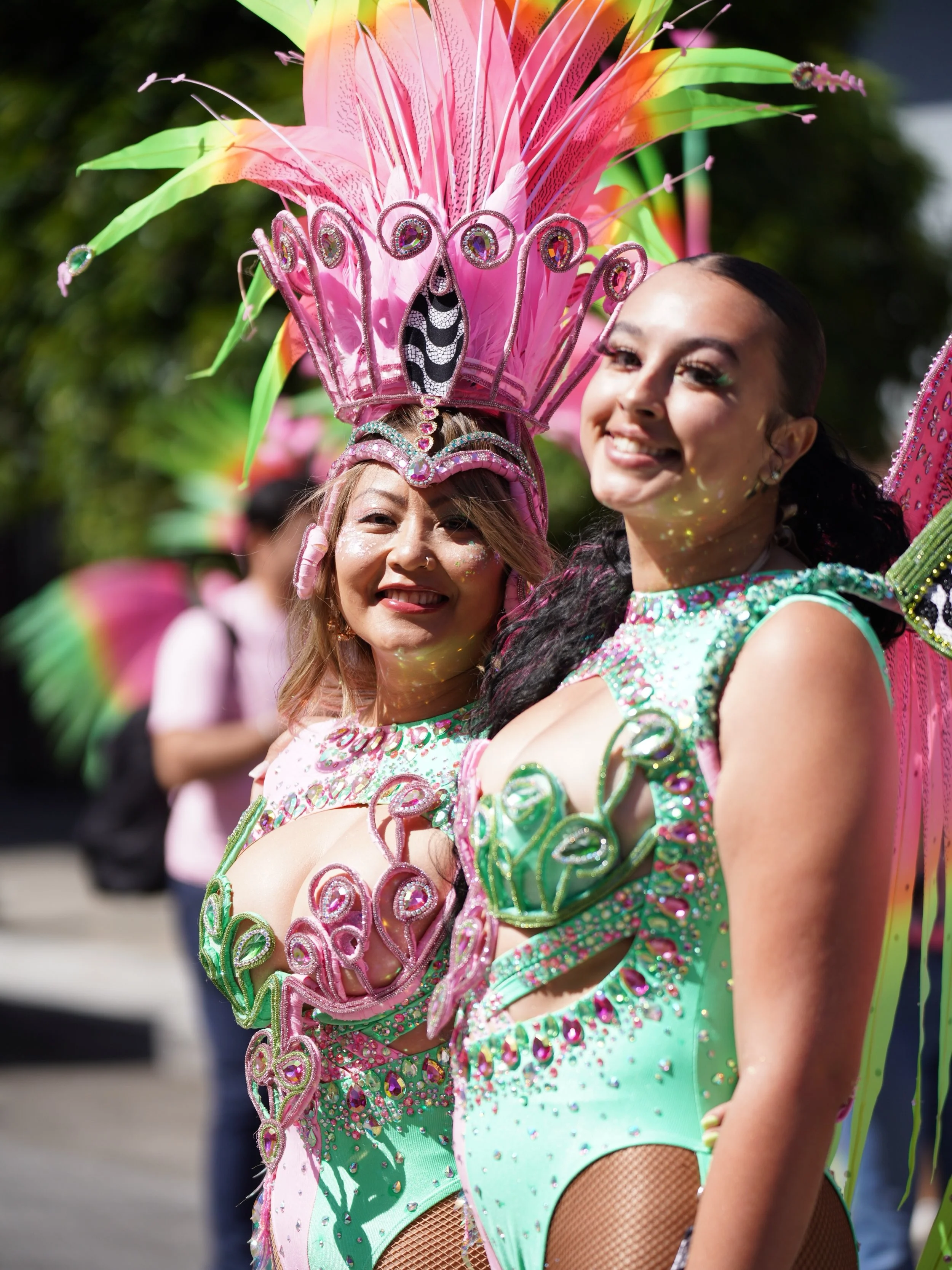One week ago exactly 🩷💚 We miss it 
Photo Credit: @threepinfork 
Costumes: @brazilcarnivalshop 

💃🏽All Level Samba Class
⏰Every Thursday 6:45pm-8pm
📍ODC Dance Commons 351 Shotwell st

Sambax&eacute; earned 2nd place overall in the Grand Parade i