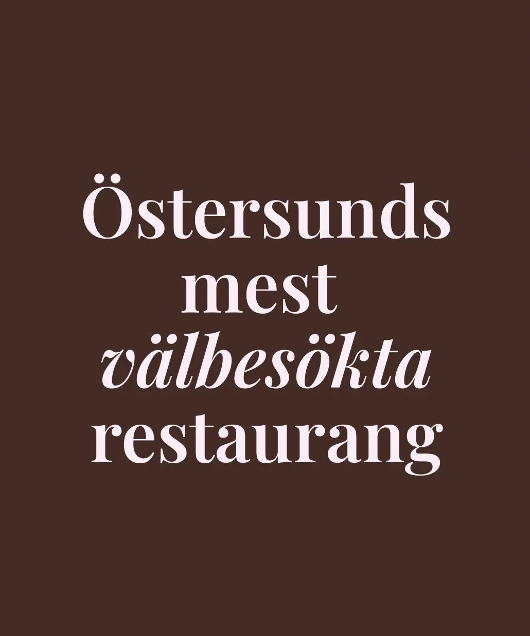 Tavla med text: "Östersunds mest välbesökta restaurang" på brun bakgrund.