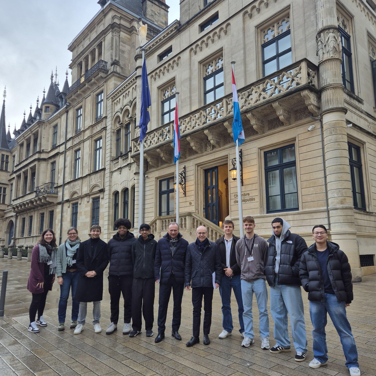 De Schülercomité op Visite an der Chamber