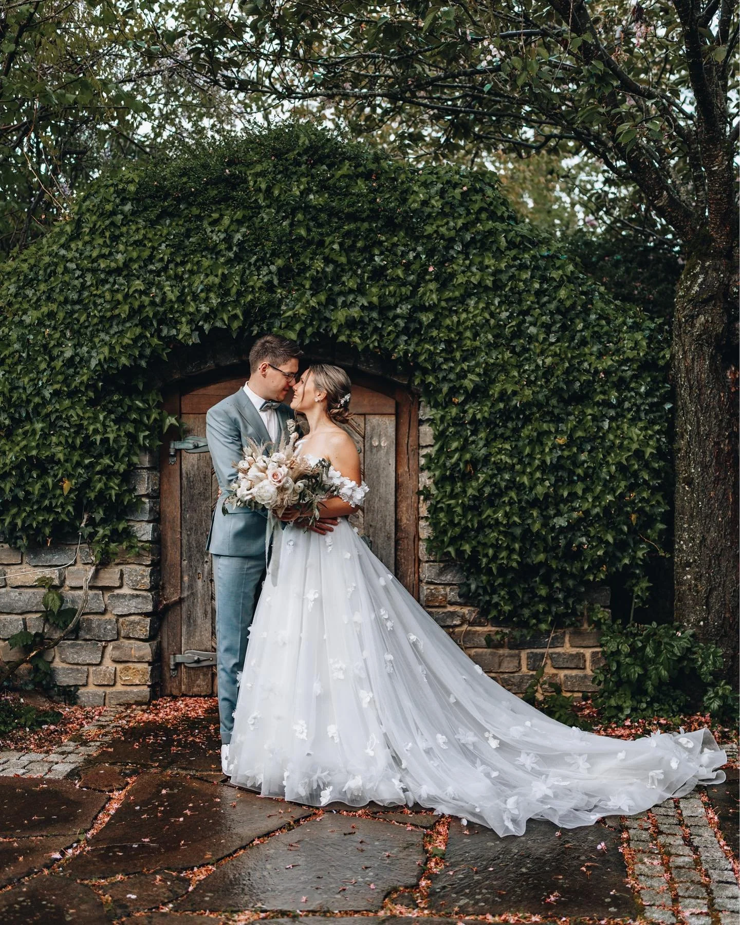 The 2024 wedding season shines with full energy❤️ a season of love, anticipation and maximum happiness. #arthurstrauchweddings #weddings #wedding2024 #weddingphotography #hochzeit #hochzeitfotograf Hair&amp;Makeup: @sabis_haar_kreationen