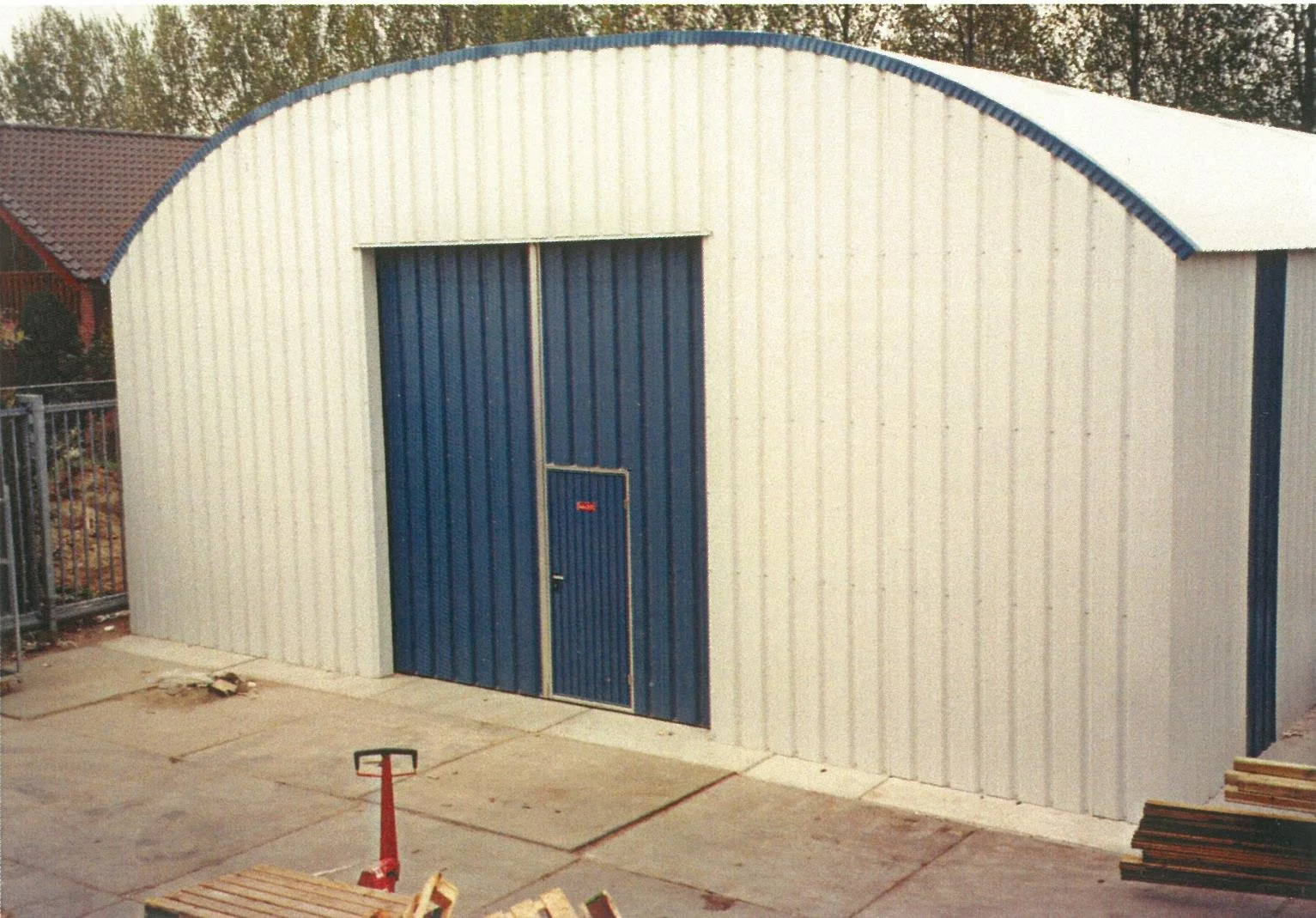 Romney with box profile side cladding