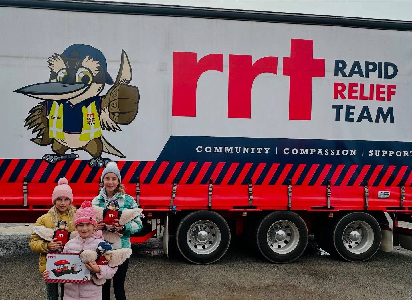 Today we were passing through Jamestown and we called into where the @rapidreliefteamau brought the hay to the drought stricken farmers in the region. We wanted to show and explain to our kids about how these loads of hay, generously donated, will pr