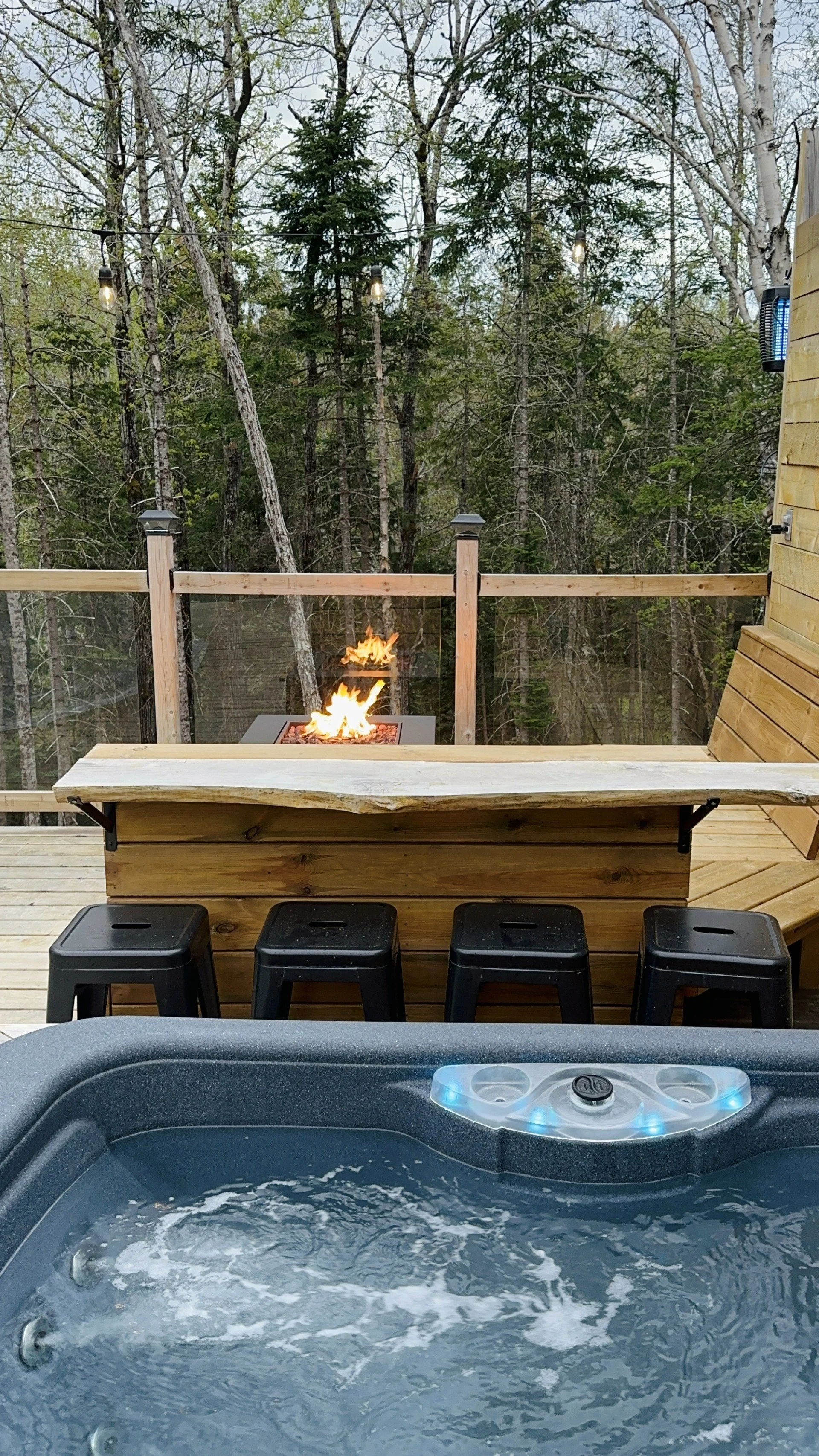 Hot tub & Fire table + seating