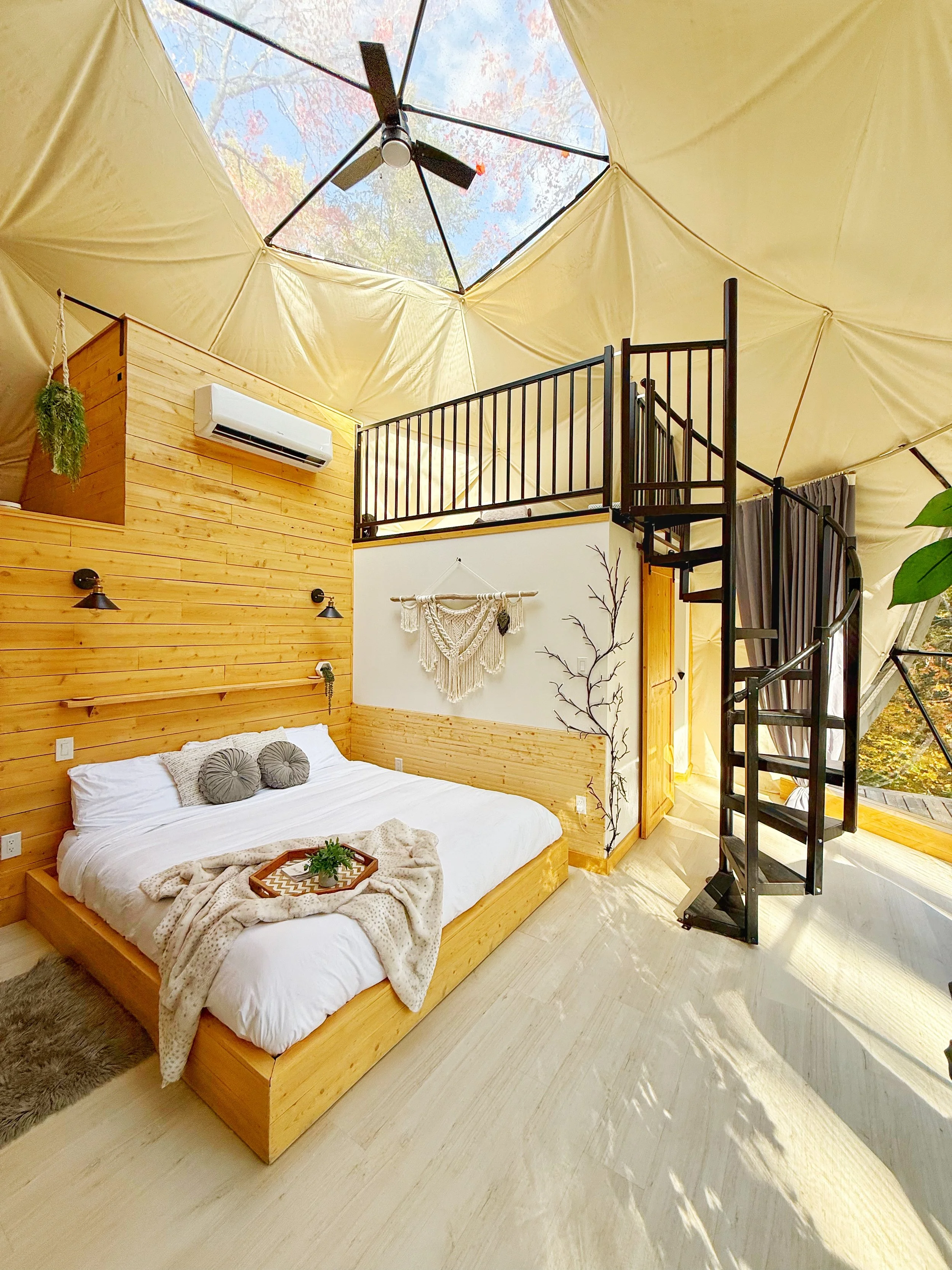 Main floor - King bed