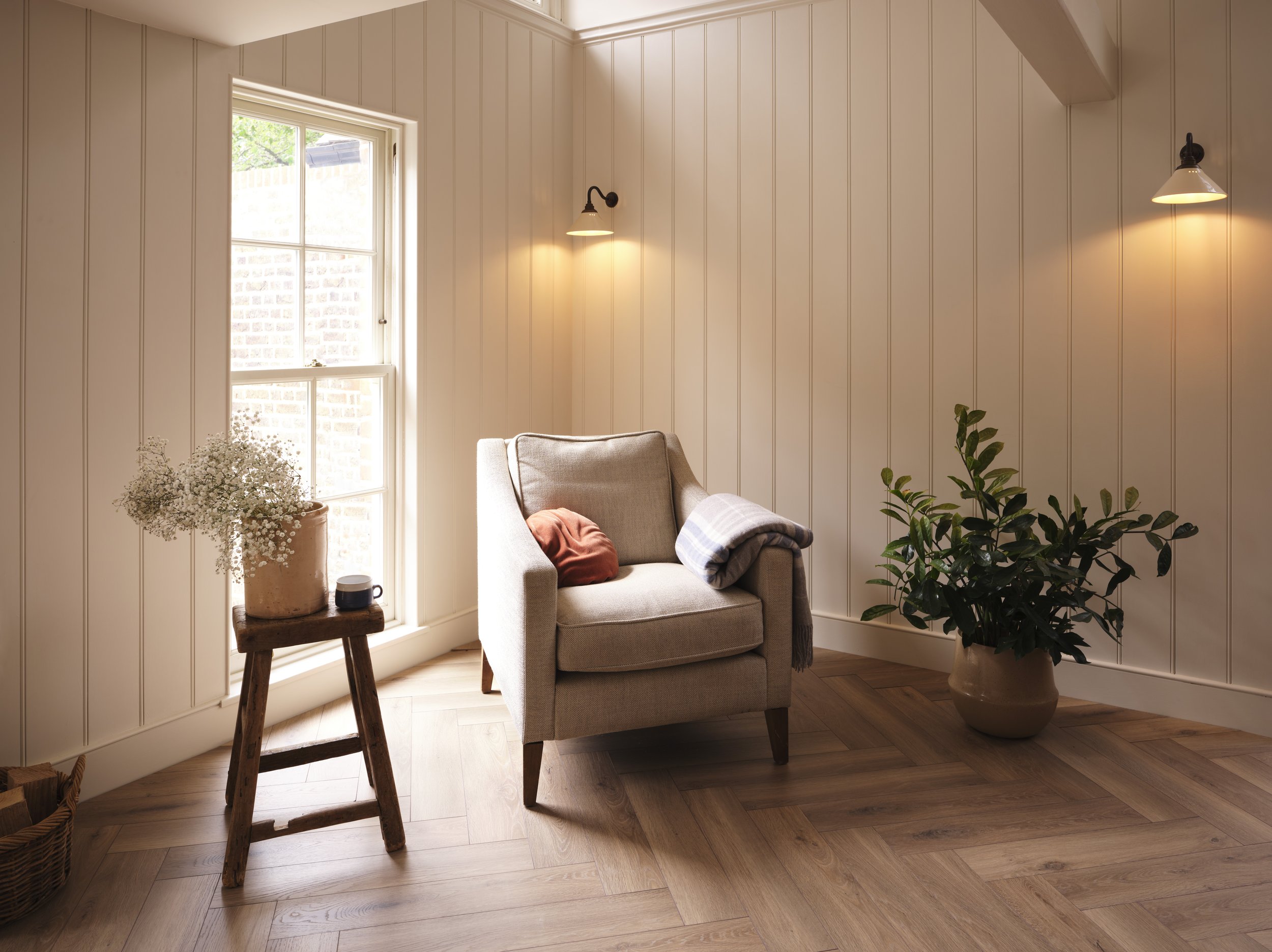 10814000000_ROOMSHOT_LAMINATE_RUSCELLO HERRINGBONE DANUBE OAK_ret.jpg