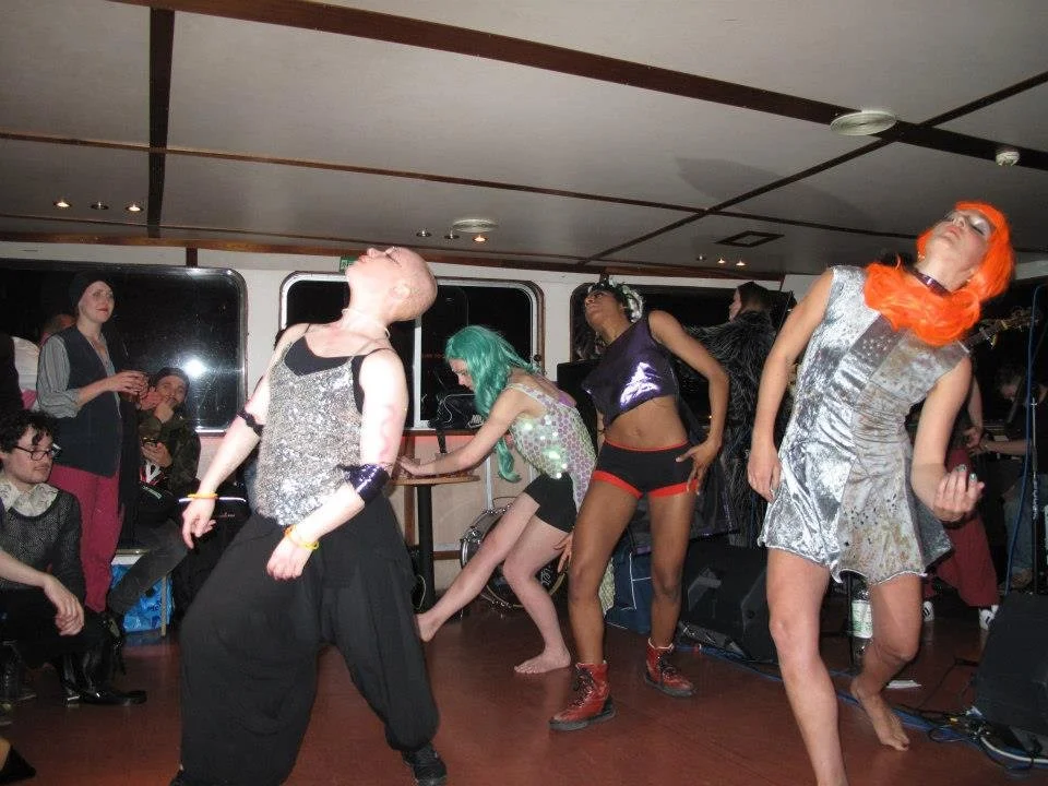 pirate radio dancres2.jpg