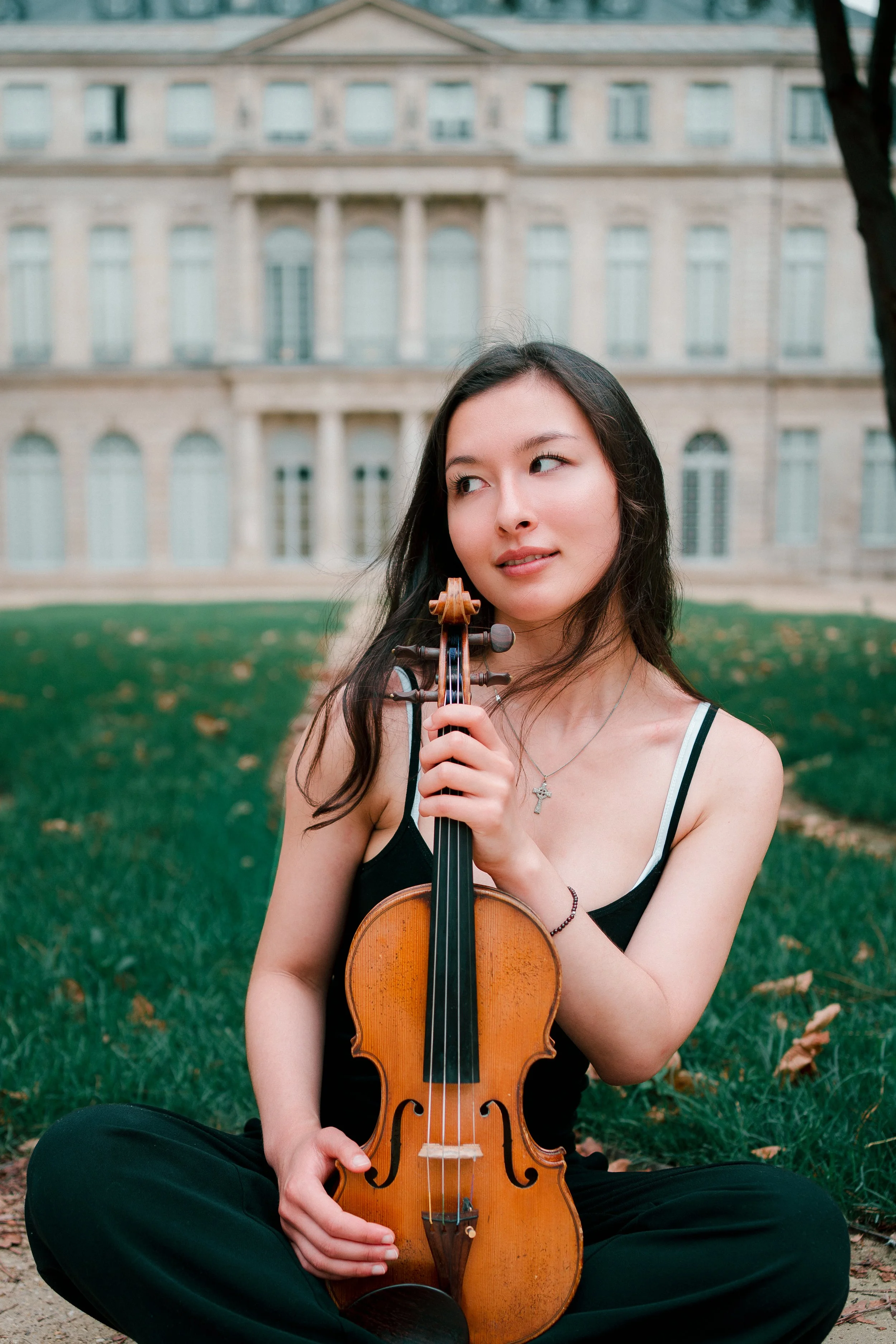 claire-boudreau-canadian-violinist-paris-portrait 9.jpg