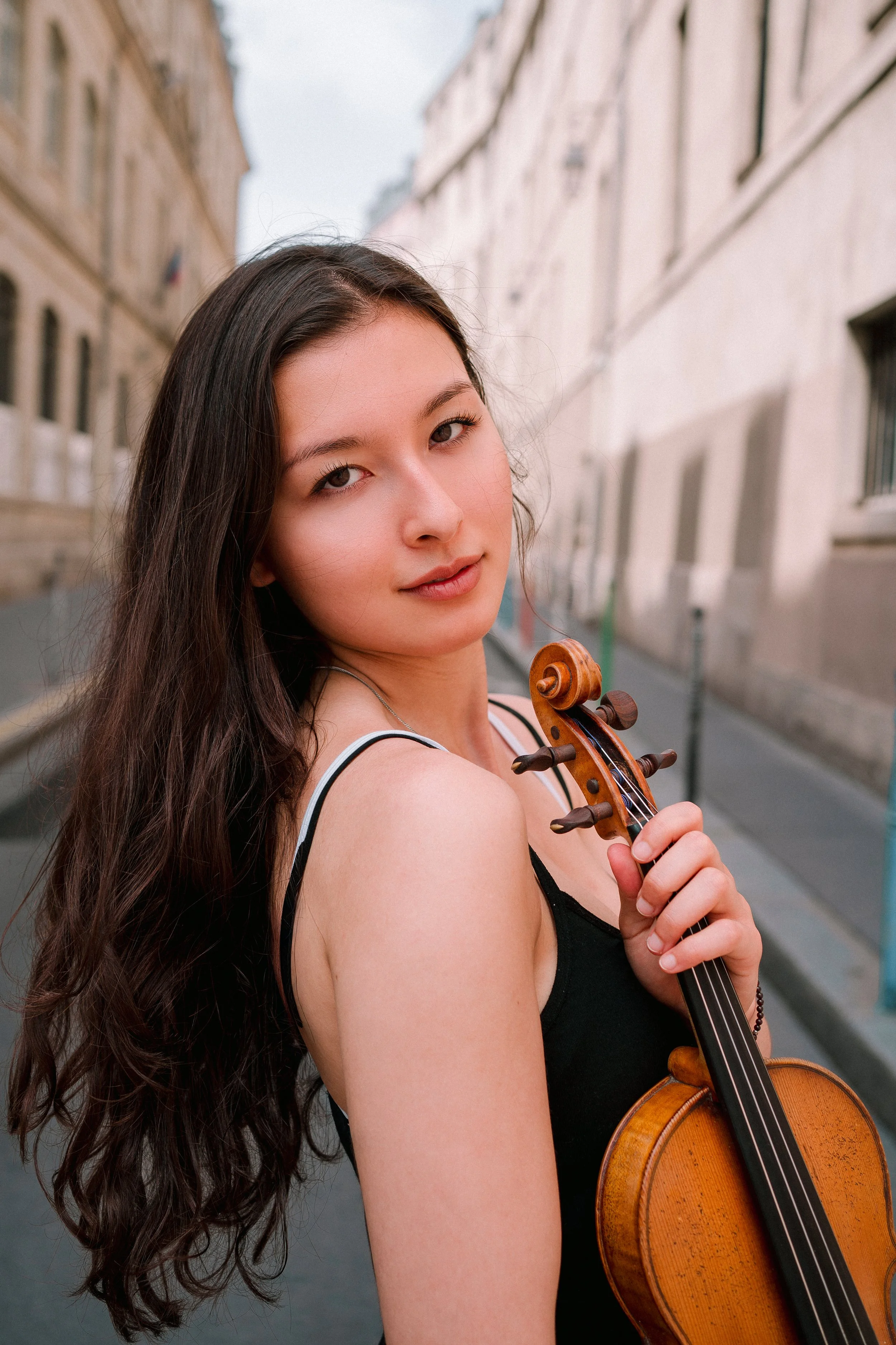 claire-boudreau-canadian-violinist-paris-portrait 11.jpg