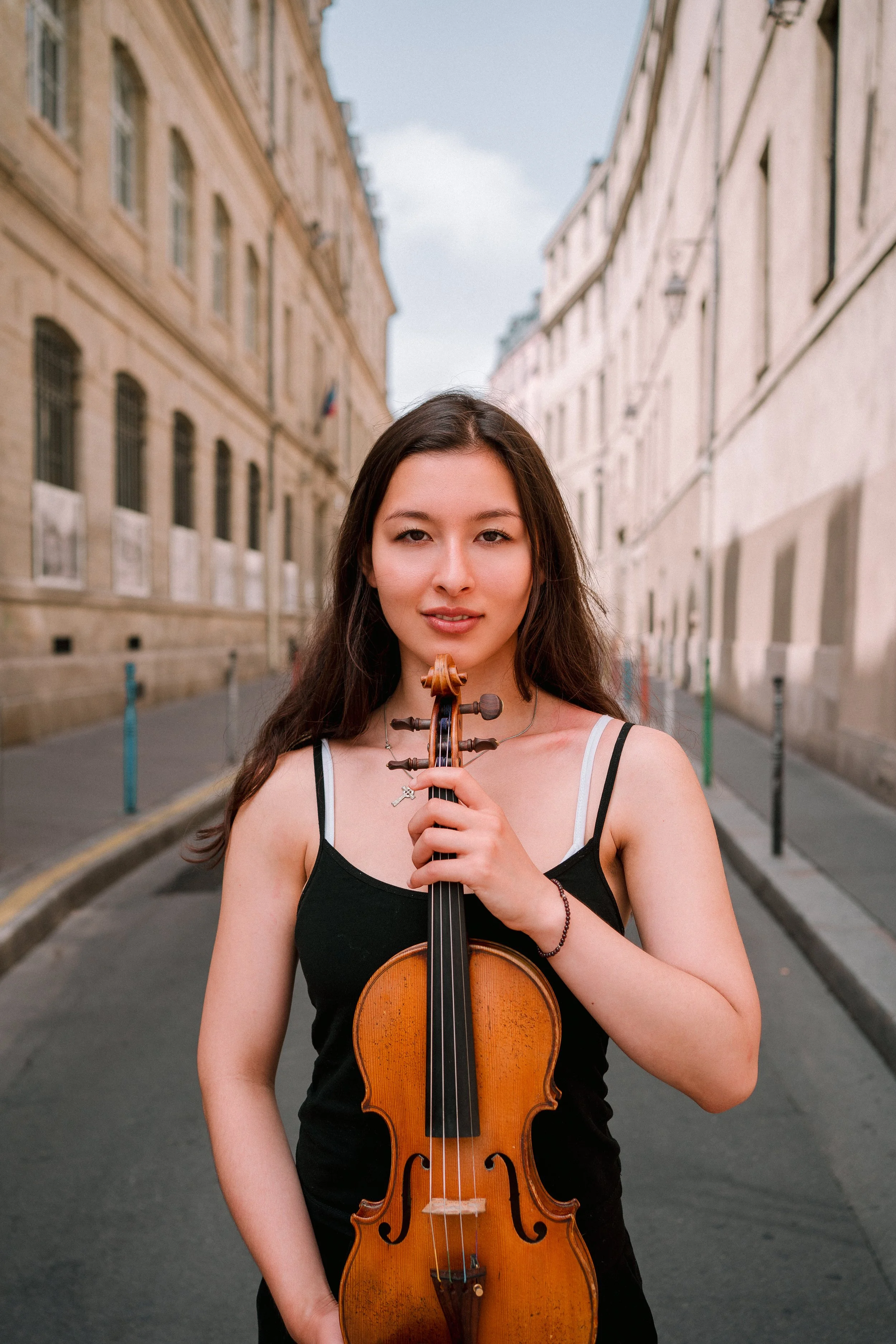 claire-boudreau-canadian-violinist-paris-portrait 10.jpg