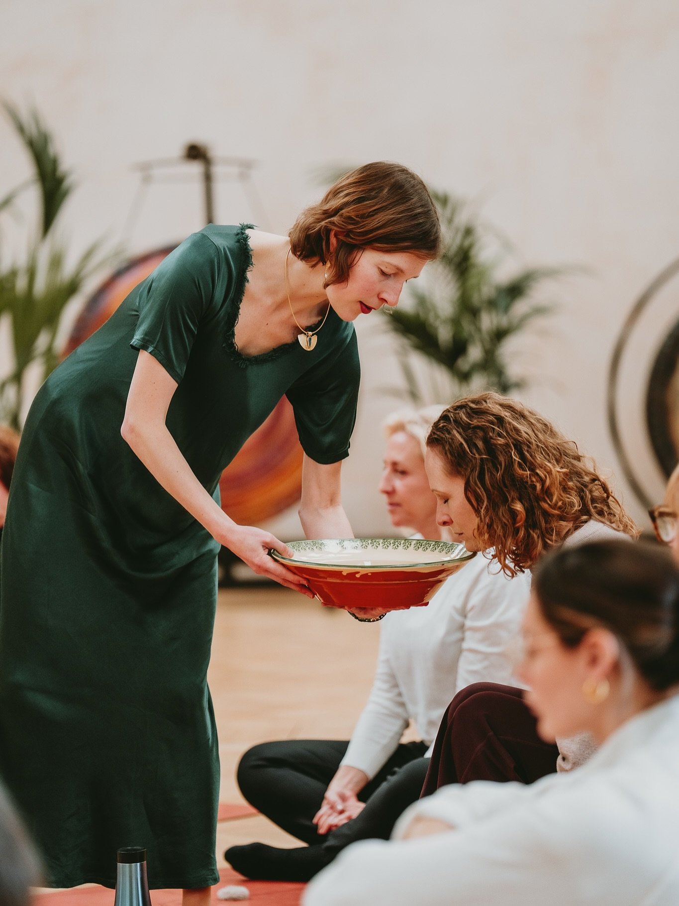 A rather special event from the spring, capturing the closing ceremony of @ab_embodiment Embodiment Coach Certification course &ldquo;Head to Heart&rdquo;, with a little support from @coach_sesh 

Truly love being in these spaces. Especially when the