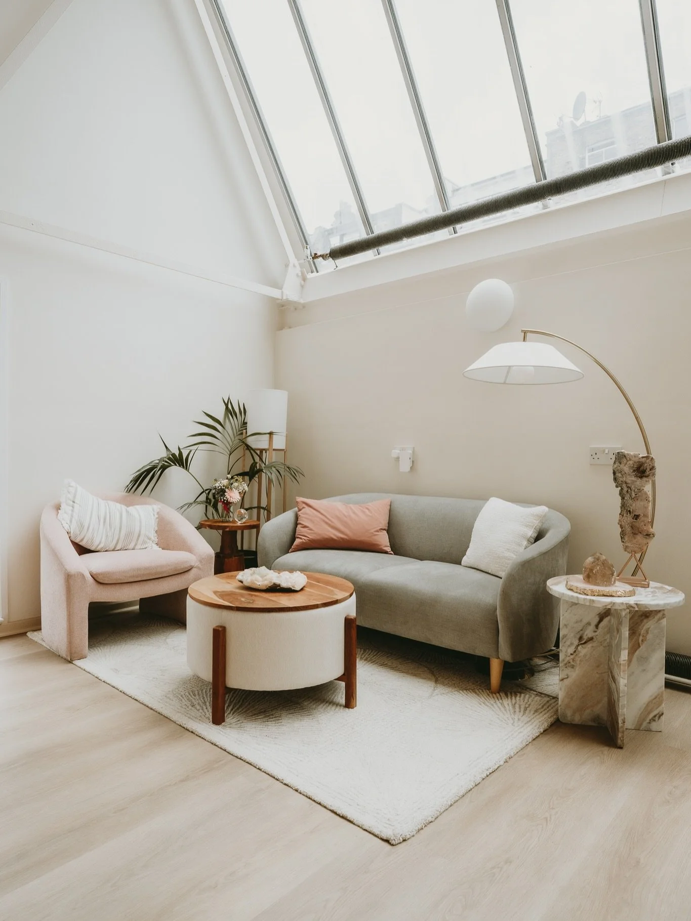 Something a little different. Last years interiors shoot for @soulstudiolondon @rootscafeprimrosehill 

The design &amp; the stunning natural light makes this studio a photographers dream. Looking forward to visiting again soon, with or without the c