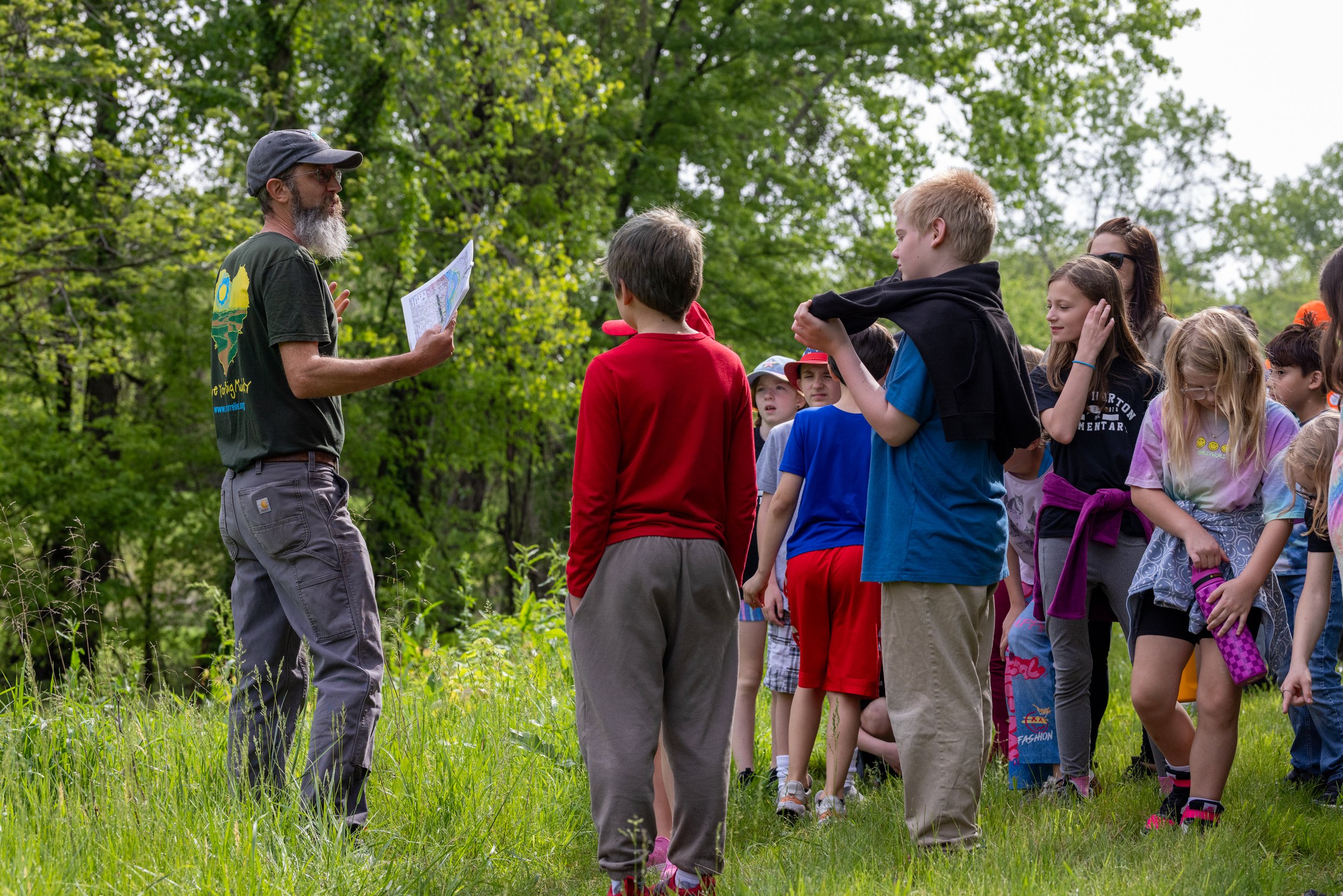 Eric teaching 4th graders about the Missouri River. Photo credit: Harry Kratz, Missouri River Relief.