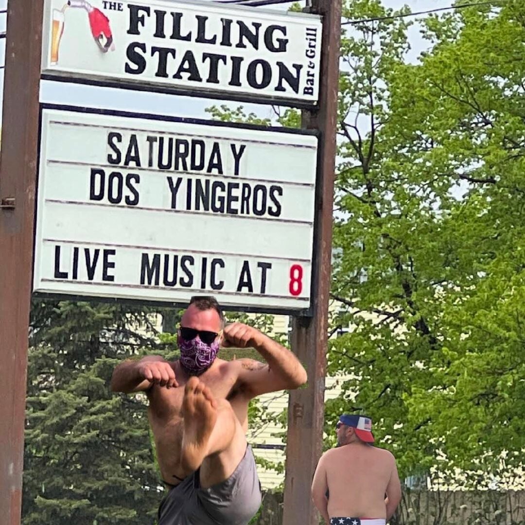 Join us on Saturday @ 8PM for Dos Yingeros with a special Pearl Jam set 🍻 ft: @b.yinger 

#thefillingstation #livemusic #powellohio