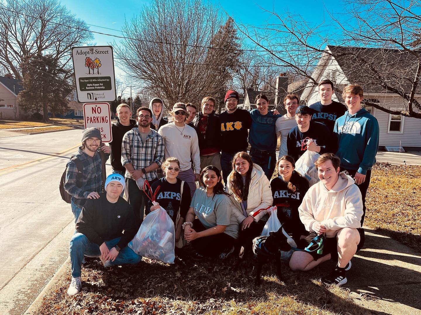 This weekend, our brothers enjoyed the warm spring weather while cleaning up around Bloomington-Normal during our Adopt-A-Street Event! 💙💛

&bull;

#akpsi #isu #illinoisstateuniversity #service #alphakappapsi