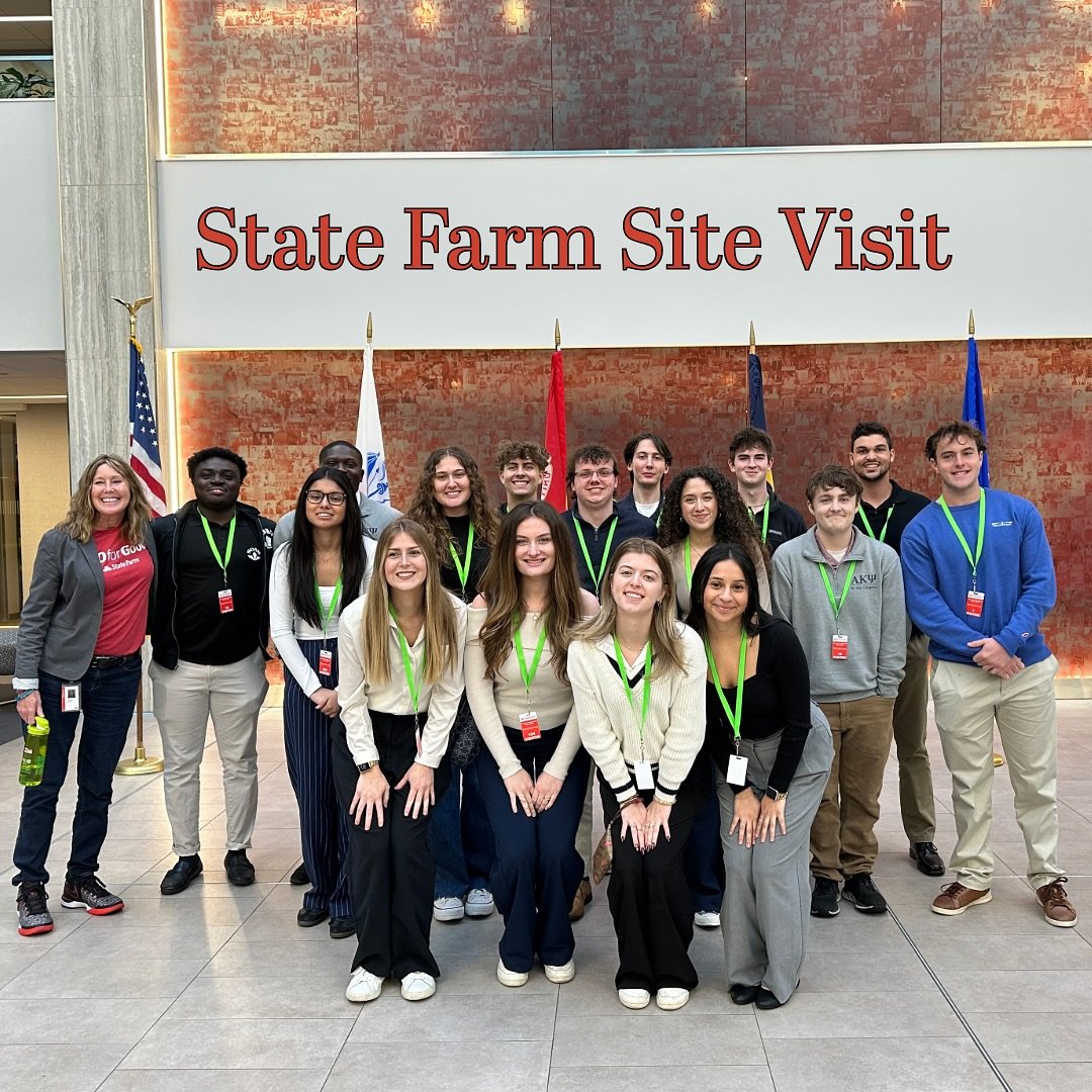 Yesterday our members were able to get an inside look on the operations of State Farm! Thanks to our Vice President of External Affairs @haileyyking for coordinating this event. 

#statefarm #illinoisstate #illinoisstateuniversity #isu #studentlife #