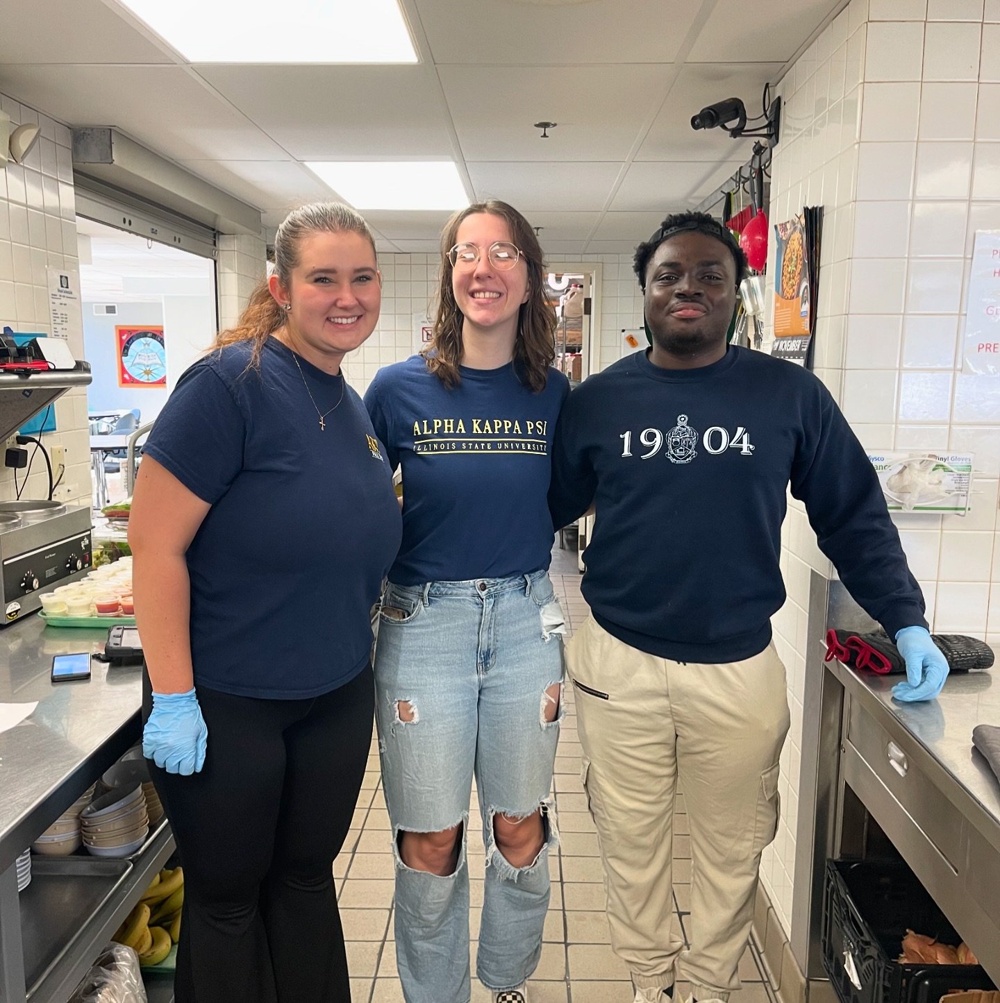 Thanks to everyone who volunteered at the Home Sweet Home Ministries homeless shelter and @sarah__fahey for coordinating this event!

#service #illinoisstate #illinoisstateuniversity #isu #college #volunteering #community #communityservice #brotherho