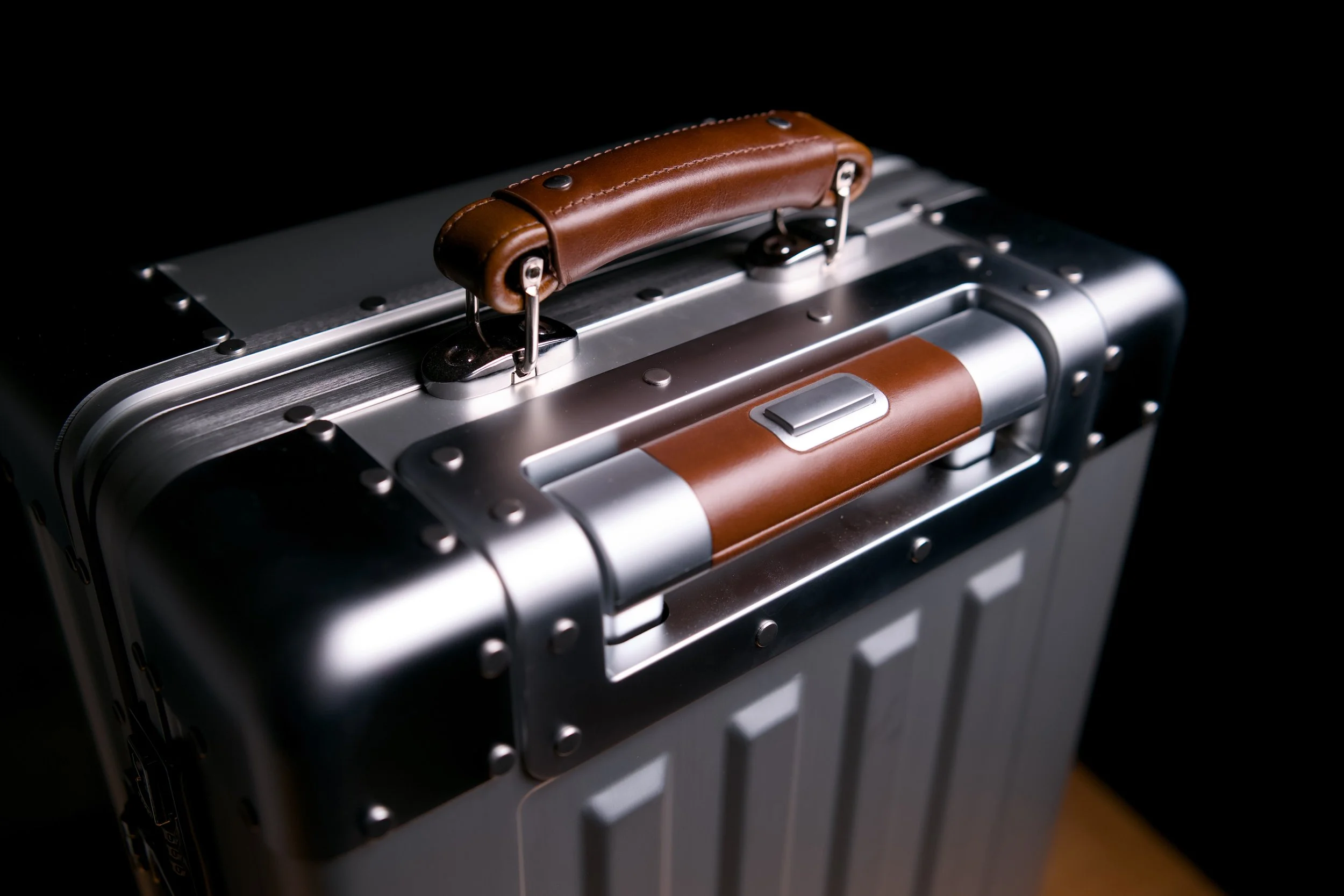 Sterling Pacific 40L Carry-On Aluminum Suitcase
